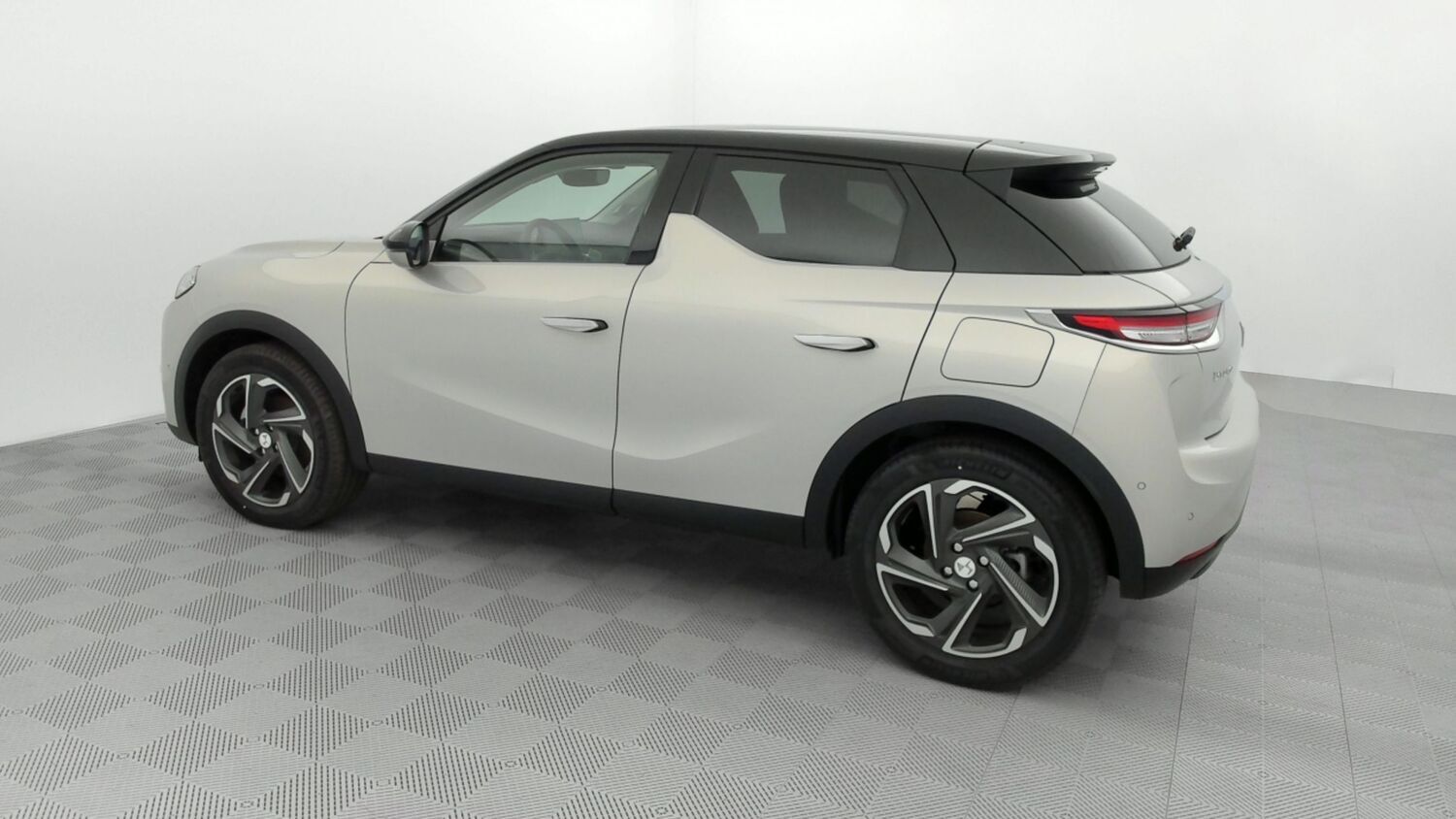 DS DS3 Crossback - Image 36