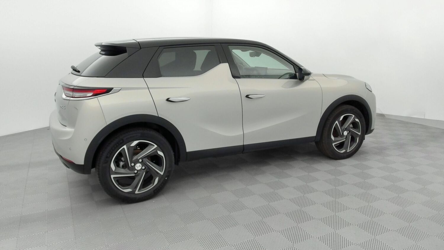 DS DS3 Crossback - Image 37