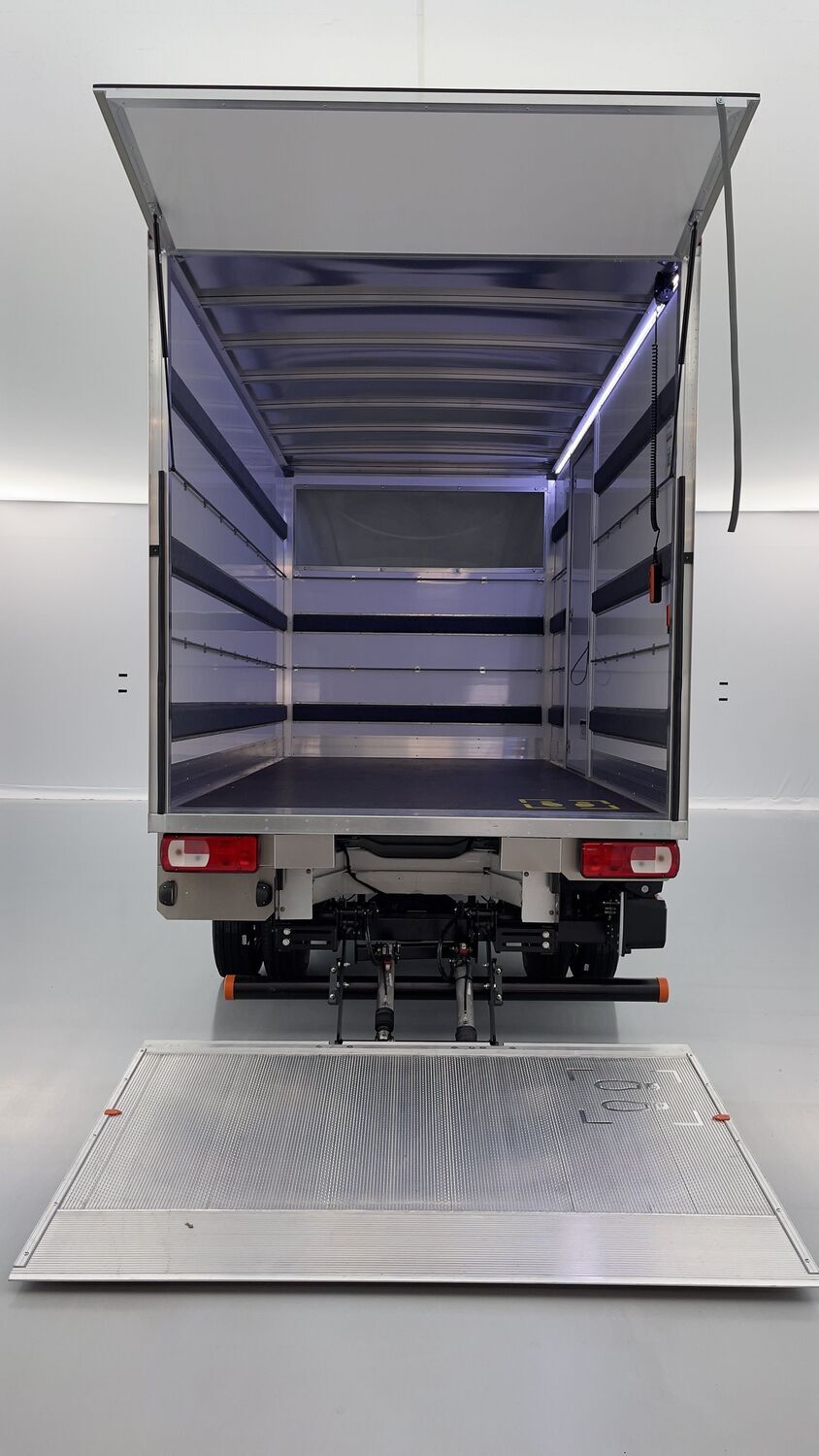 Volkswagen CRAFTER CHASSIS CABINE - Image 9