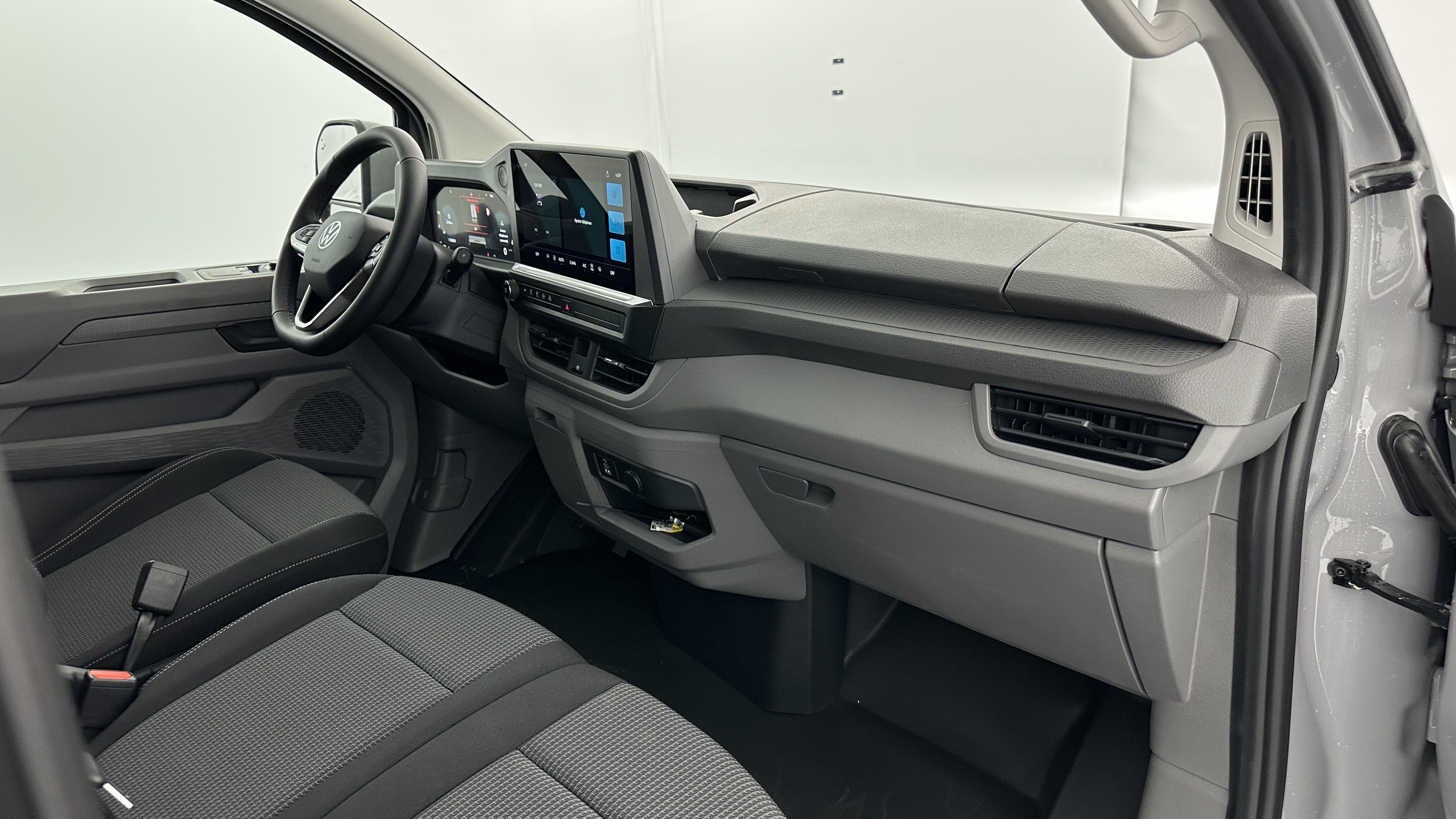 Volkswagen Transporter - Image 7