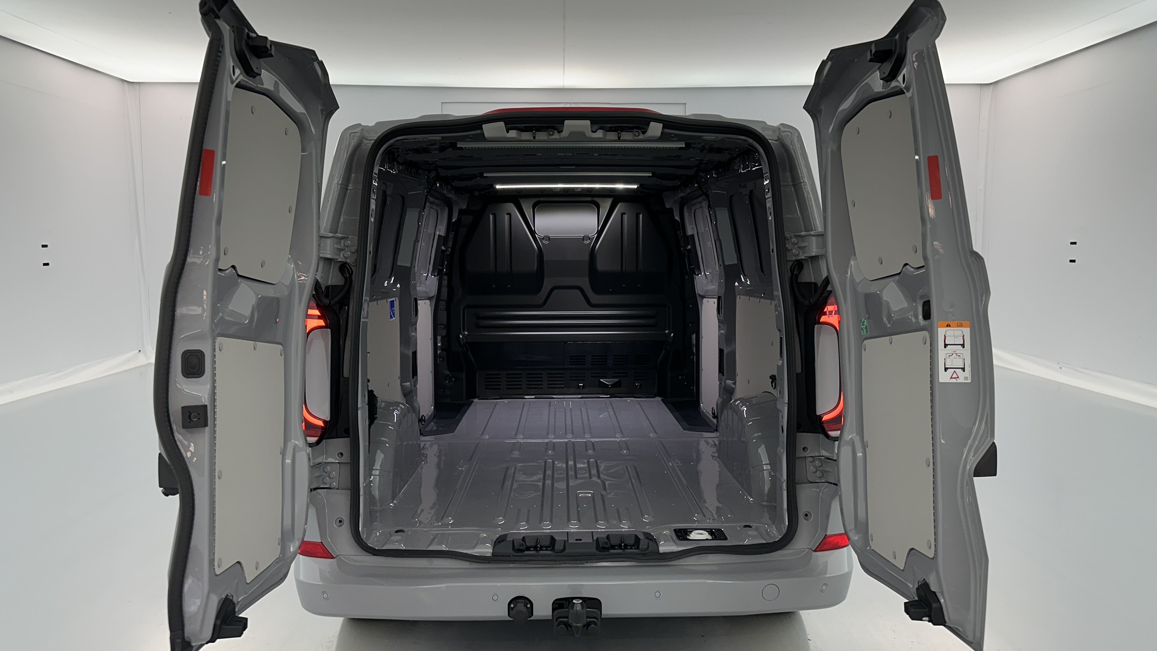 Volkswagen Transporter - Image 9