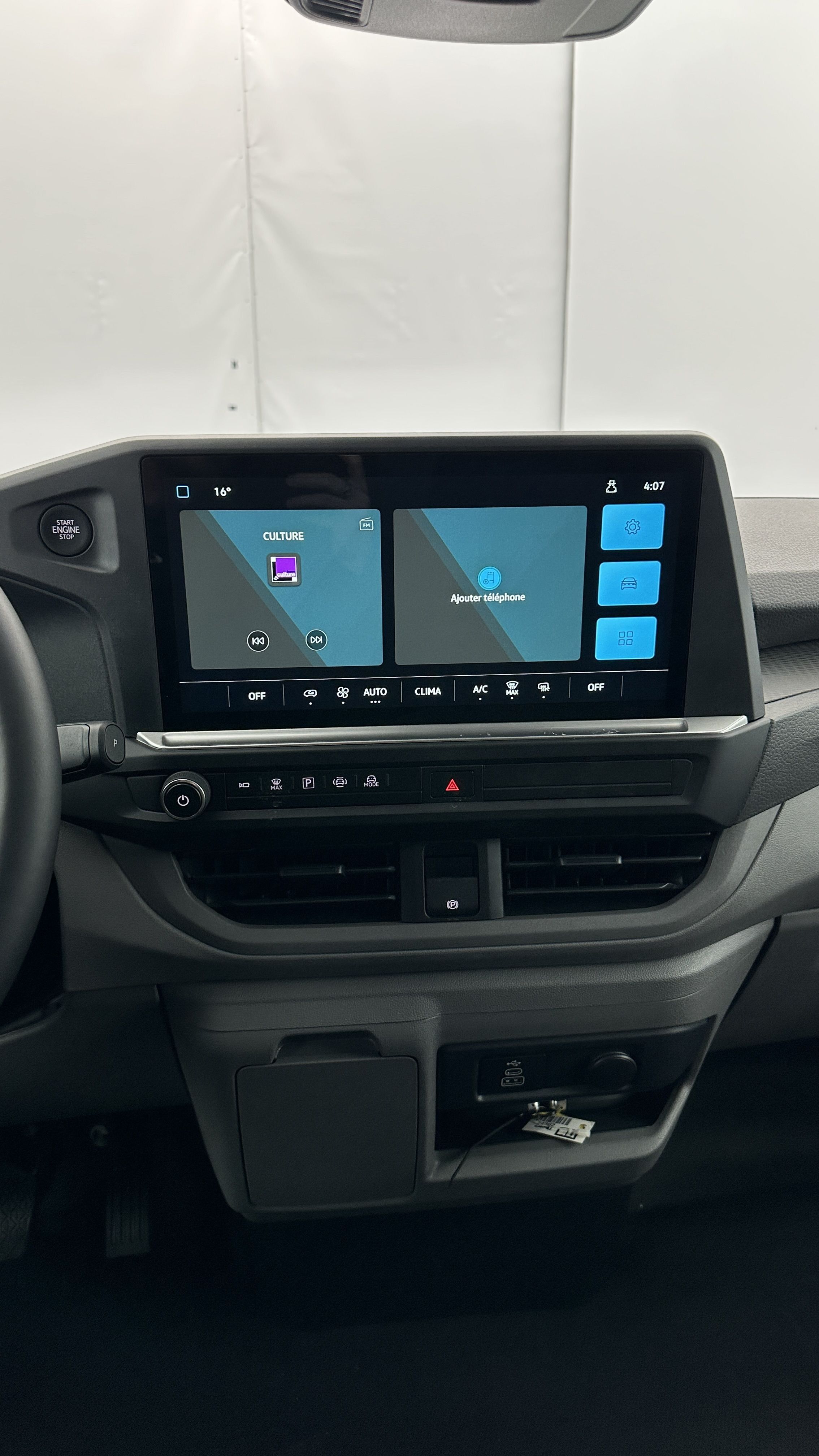 Volkswagen Transporter - Image 11