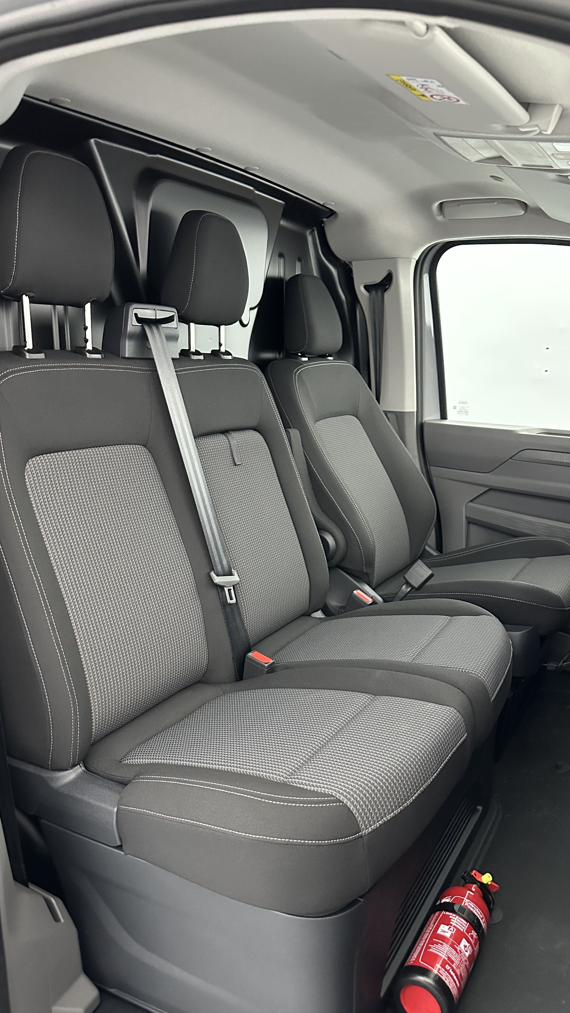 Volkswagen Transporter - Image 12