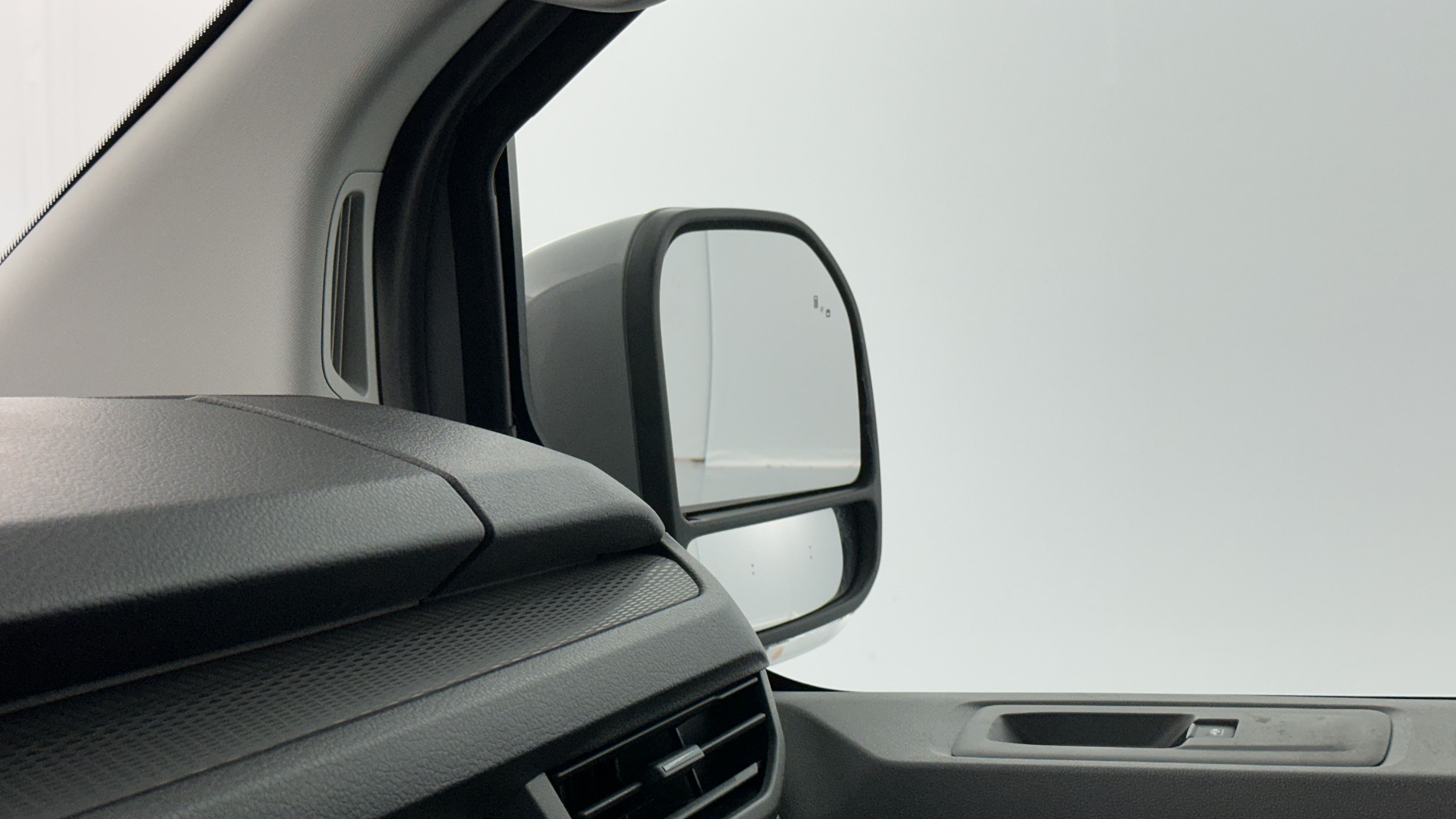 Volkswagen Transporter - Image 16