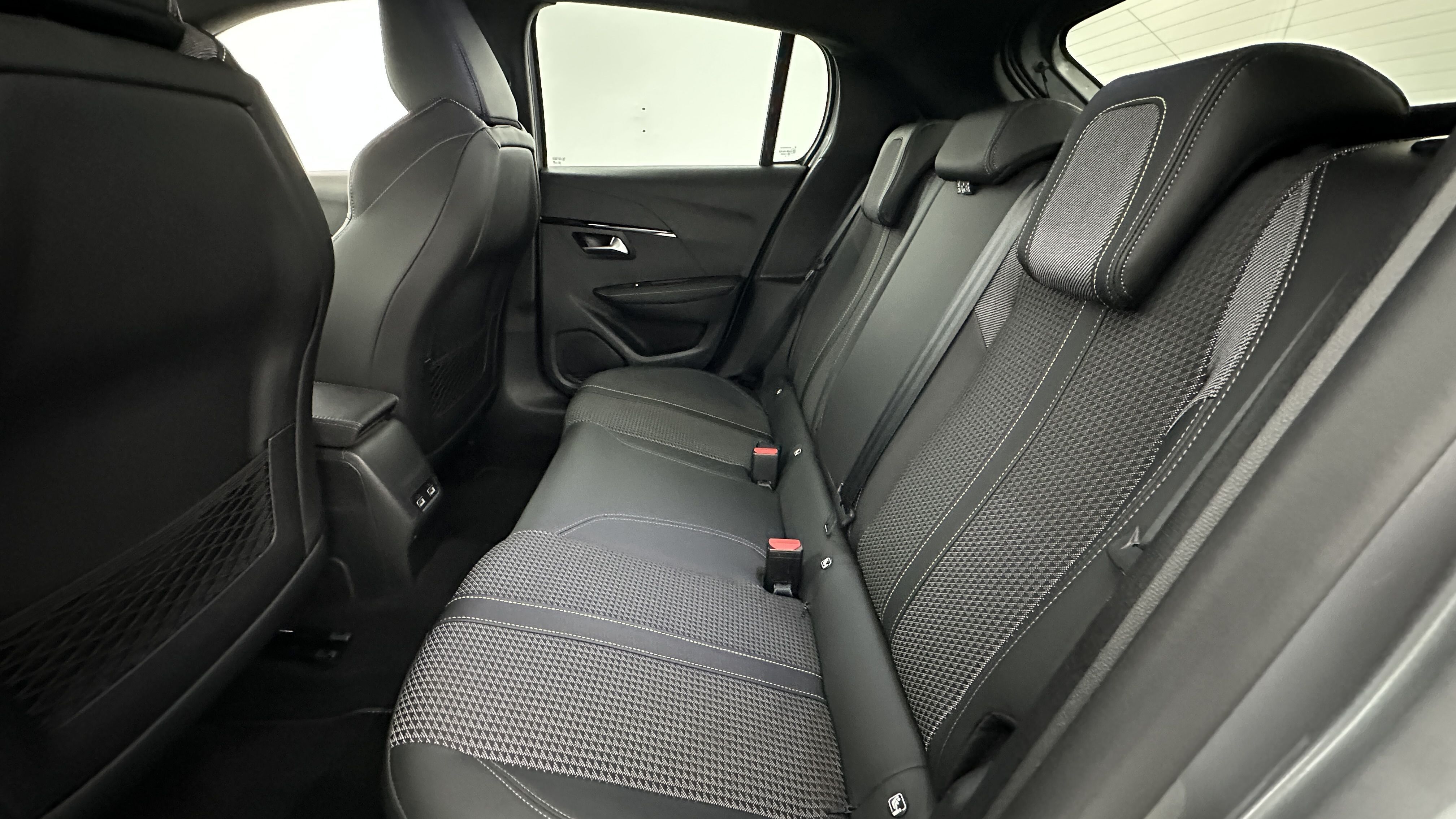 Peugeot 208 - Image 9