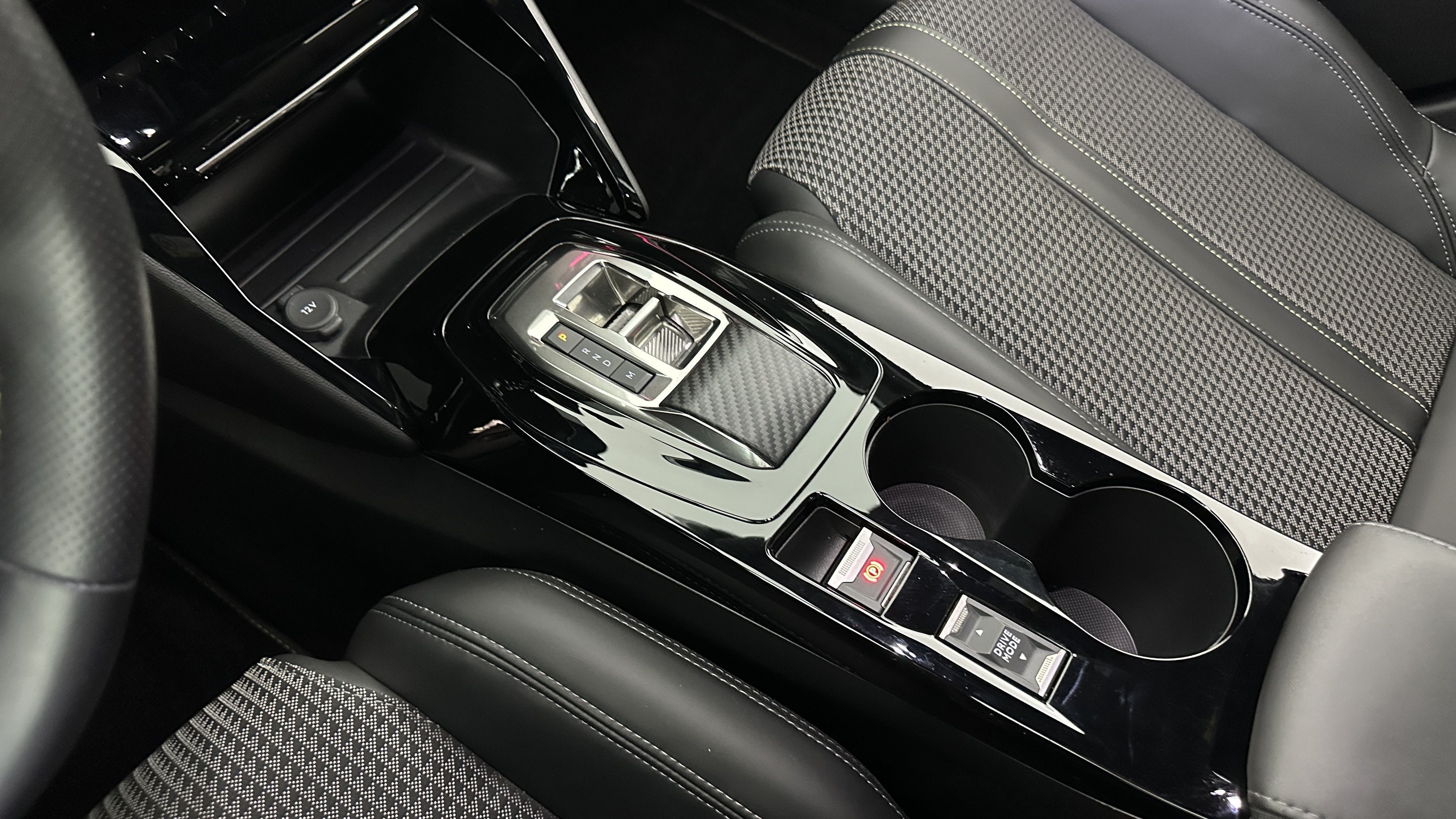 Peugeot 208 - Image 17