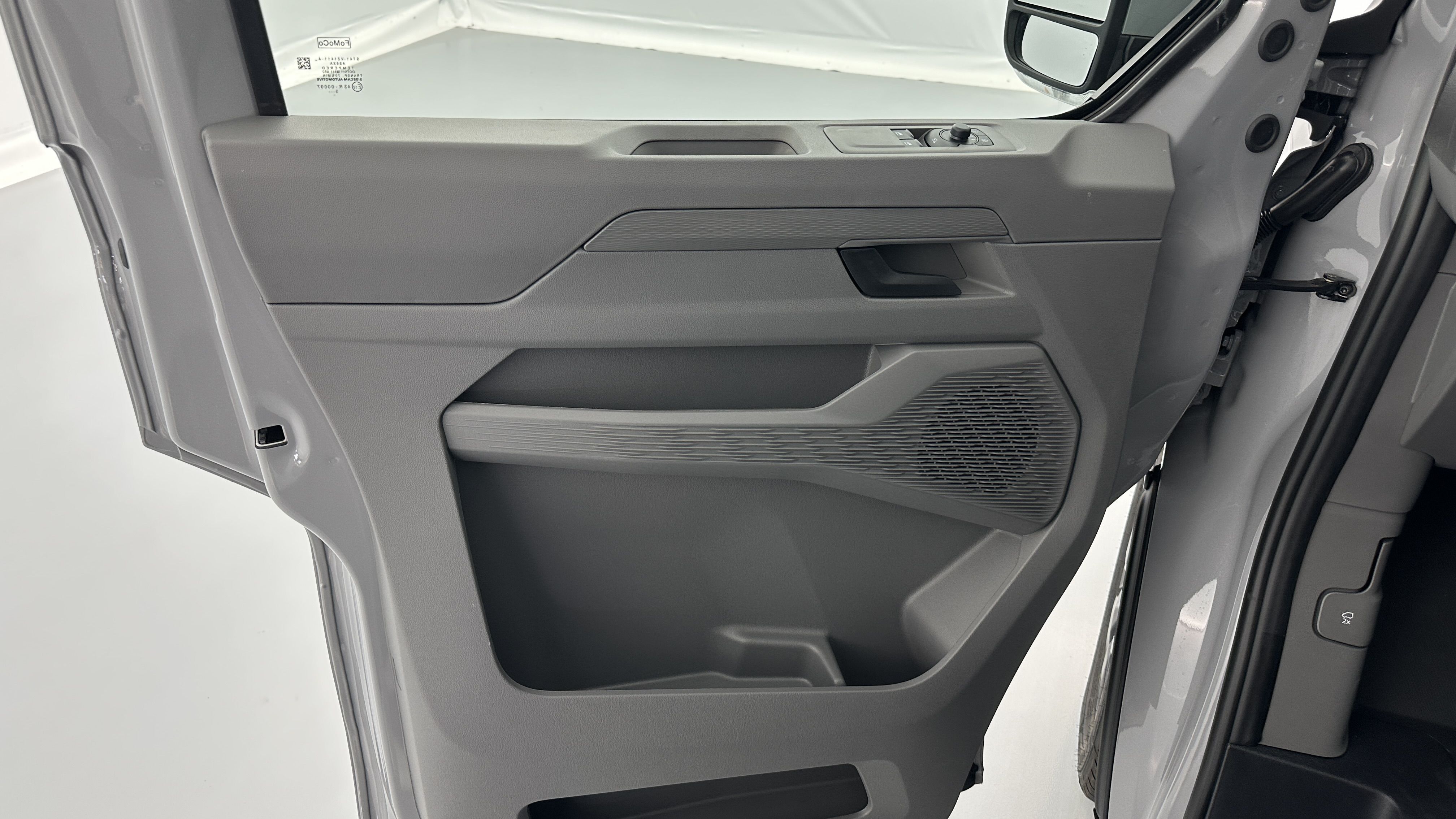 Volkswagen Transporter - Image 11