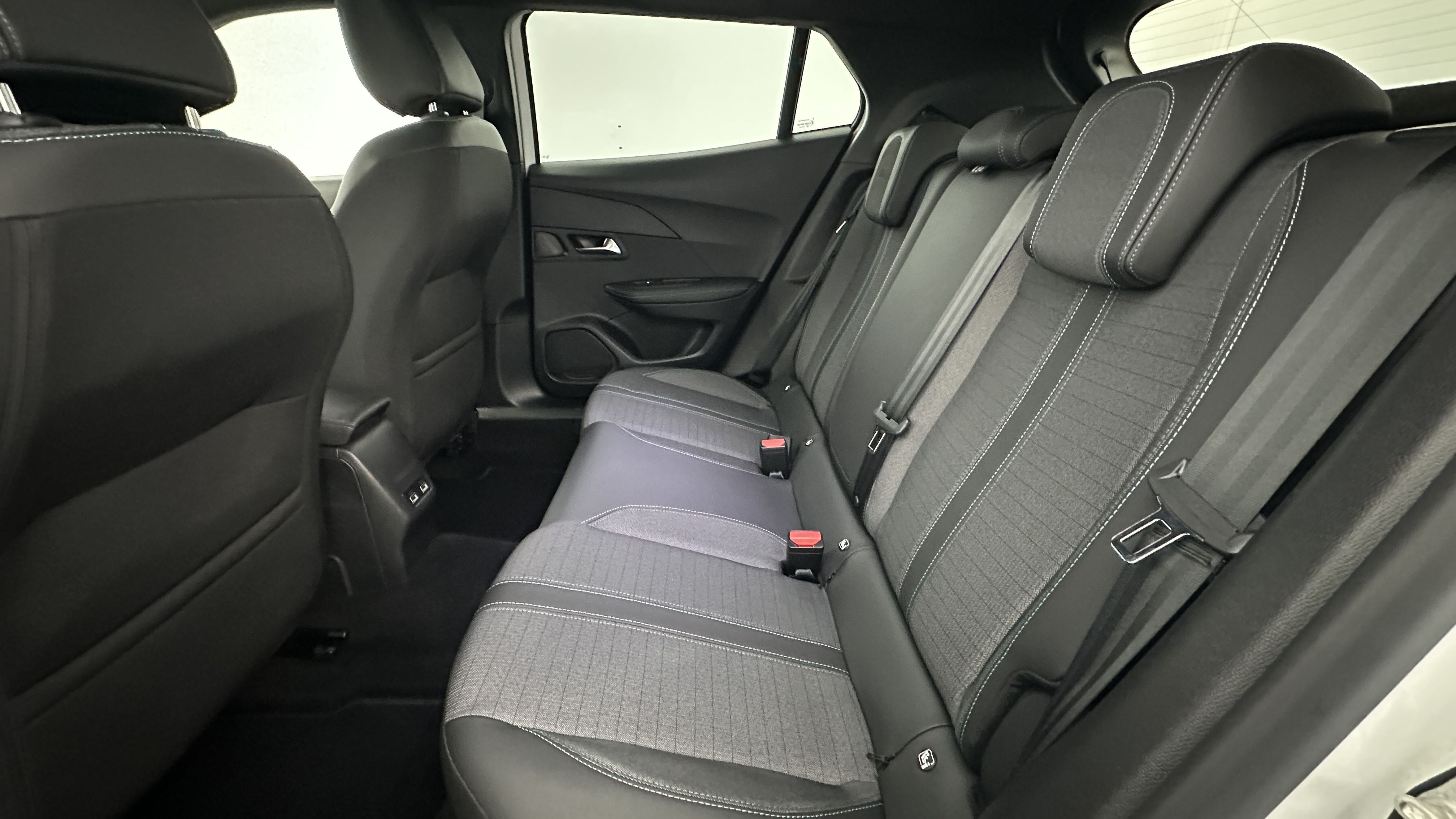 Peugeot 2008 - Image 9