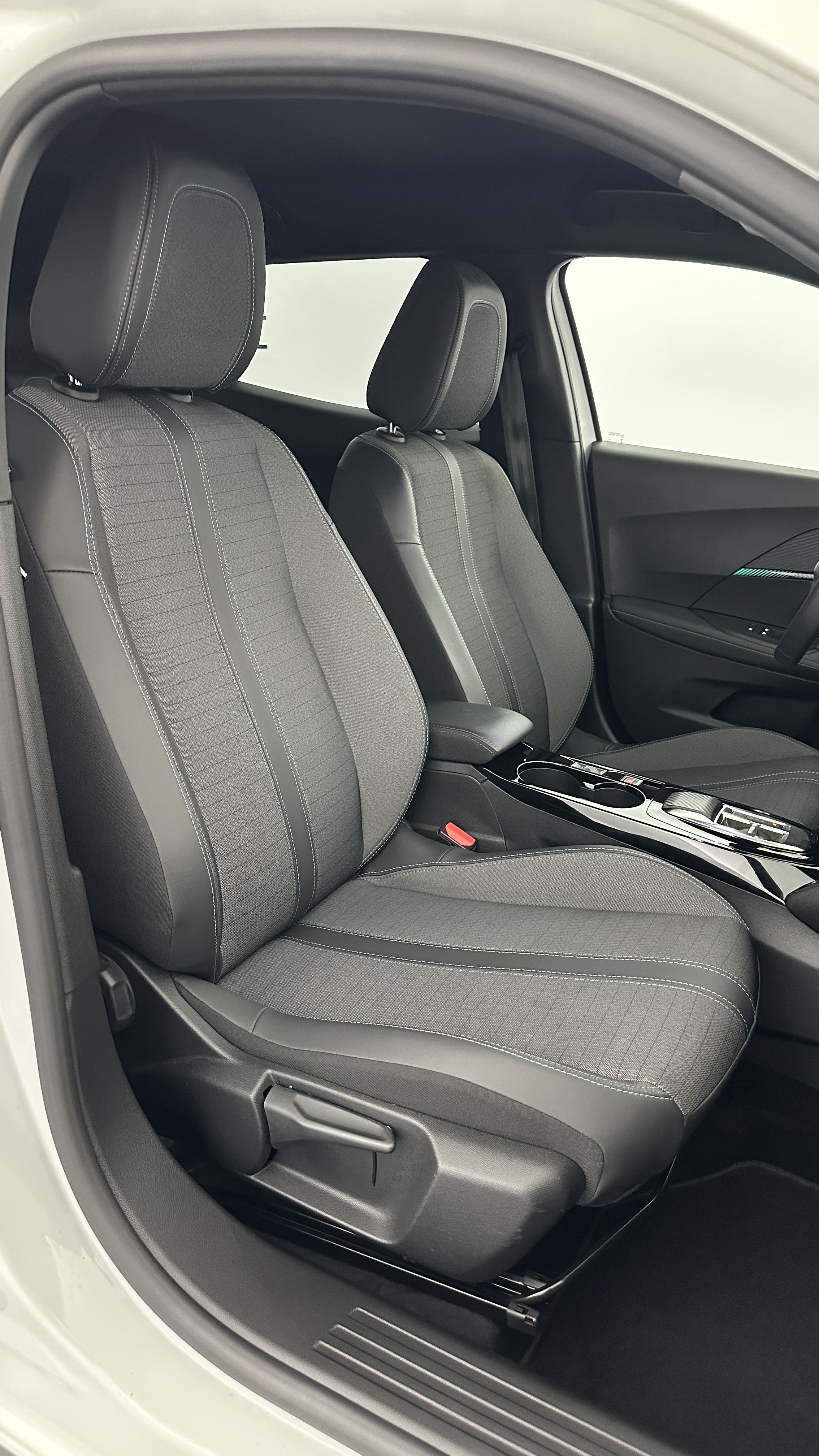 Peugeot 2008 - Image 18