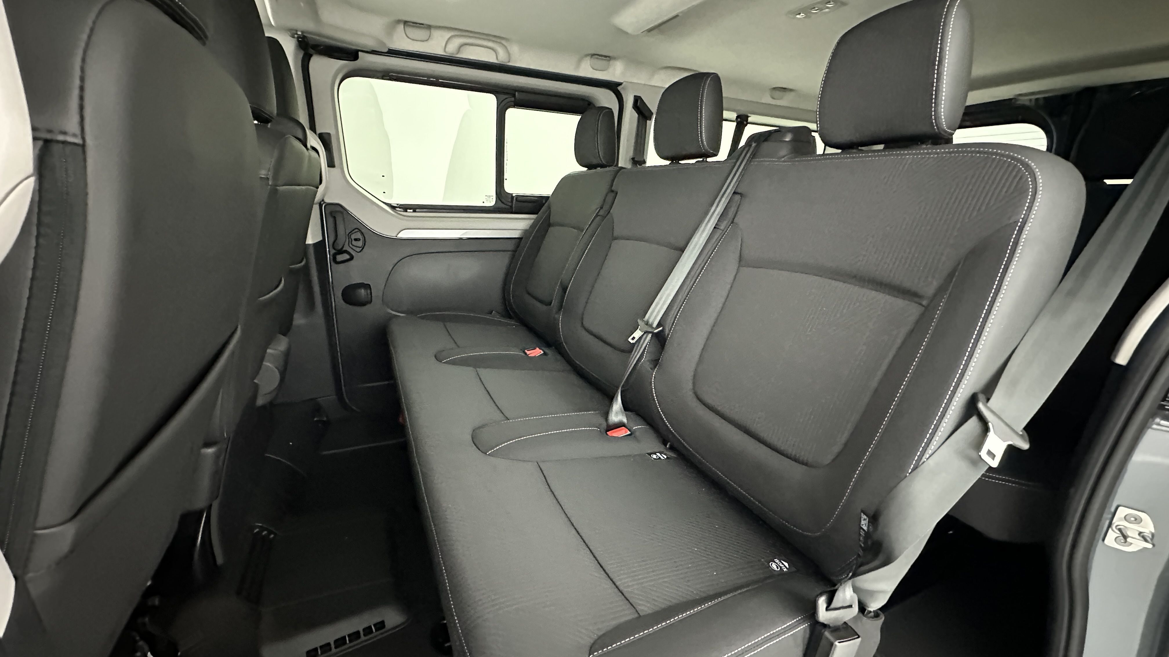 Renault Trucks TRAFIC COMBI - Image 8