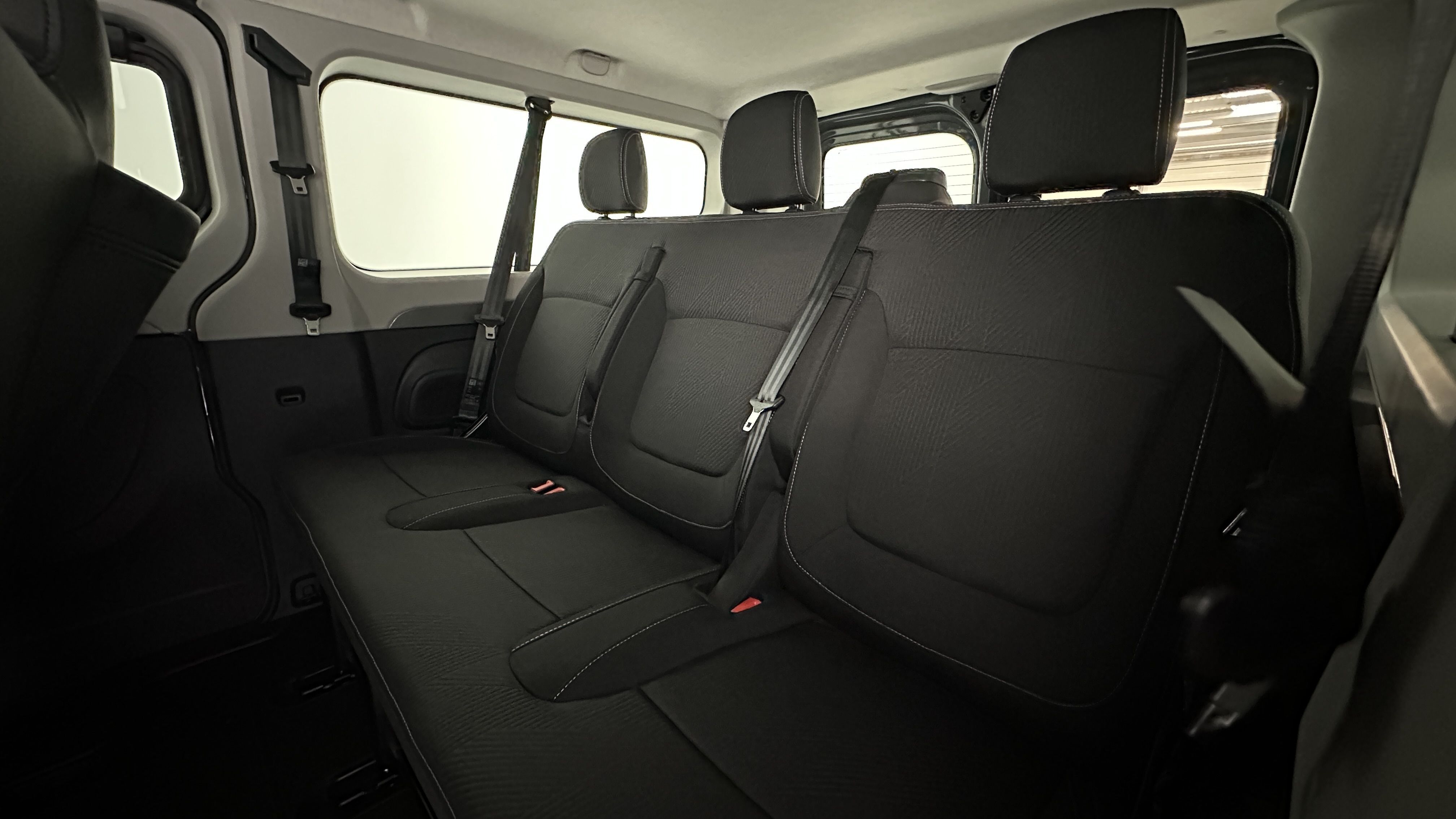 Renault Trucks TRAFIC COMBI - Image 9