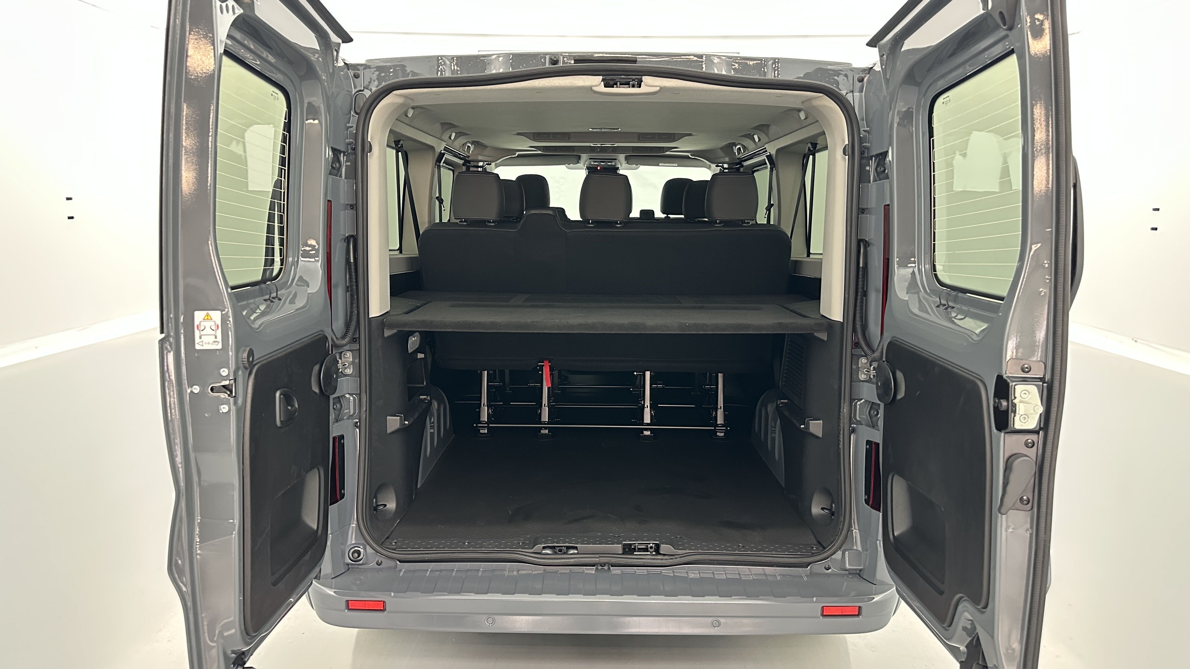 Renault Trucks TRAFIC COMBI - Image 10