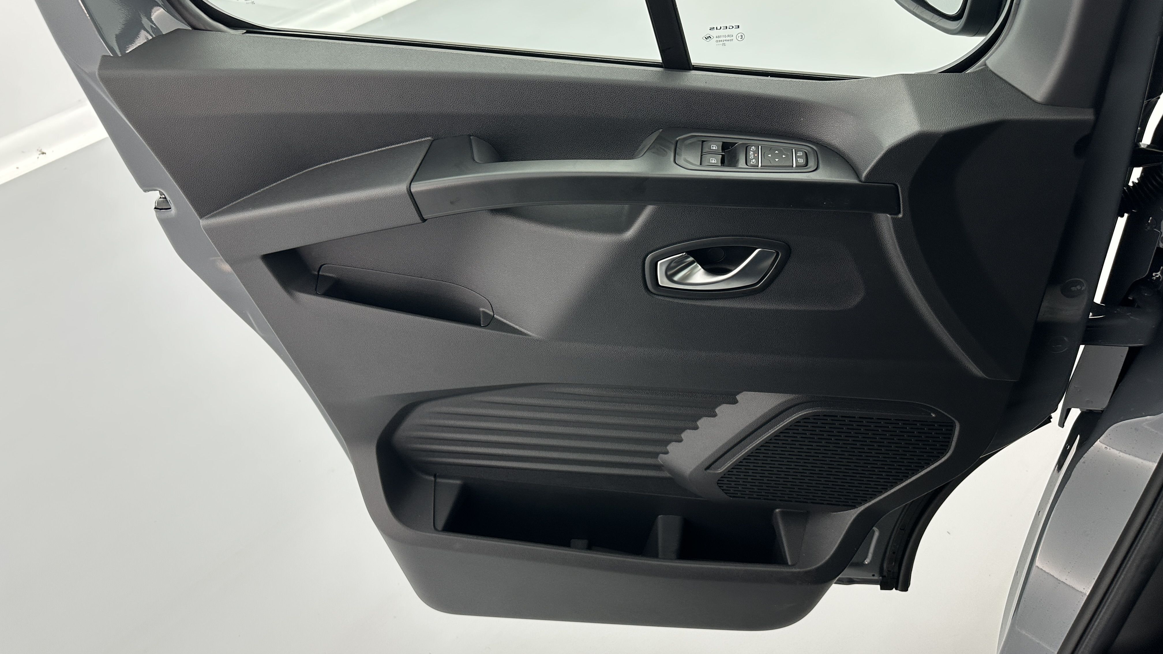 Renault Trucks TRAFIC COMBI - Image 12