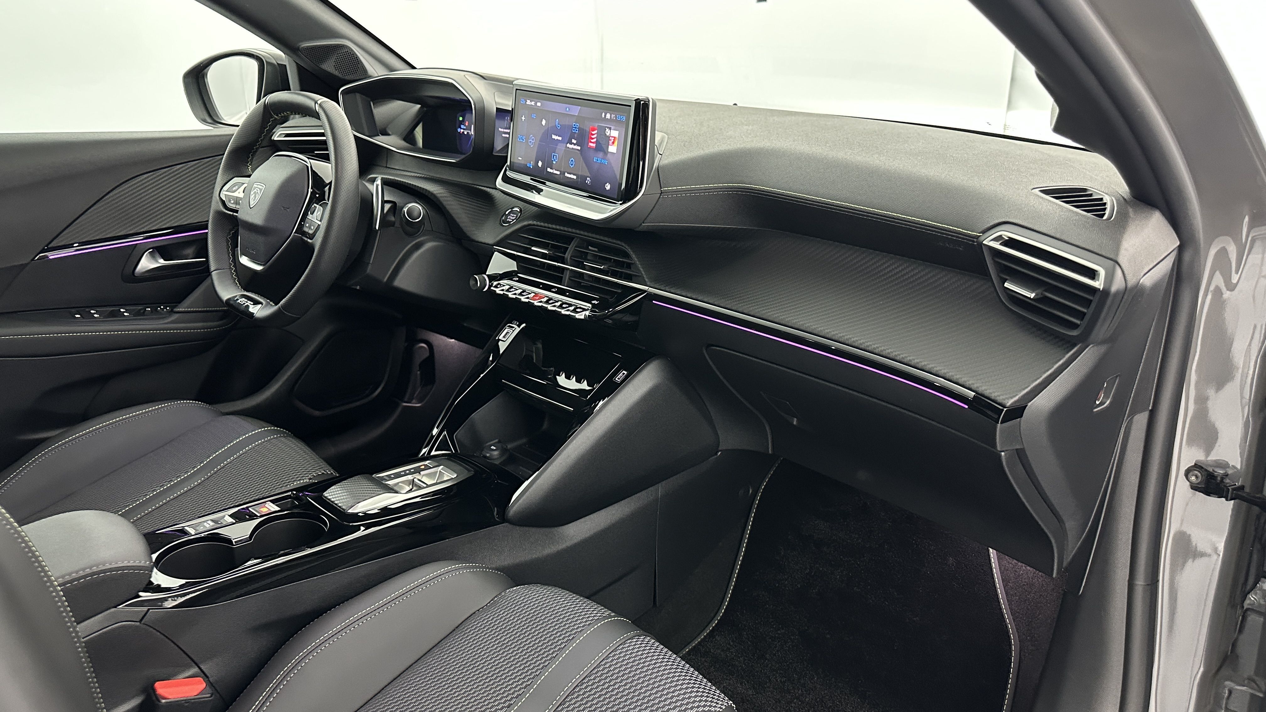 Peugeot 208 - Image 8