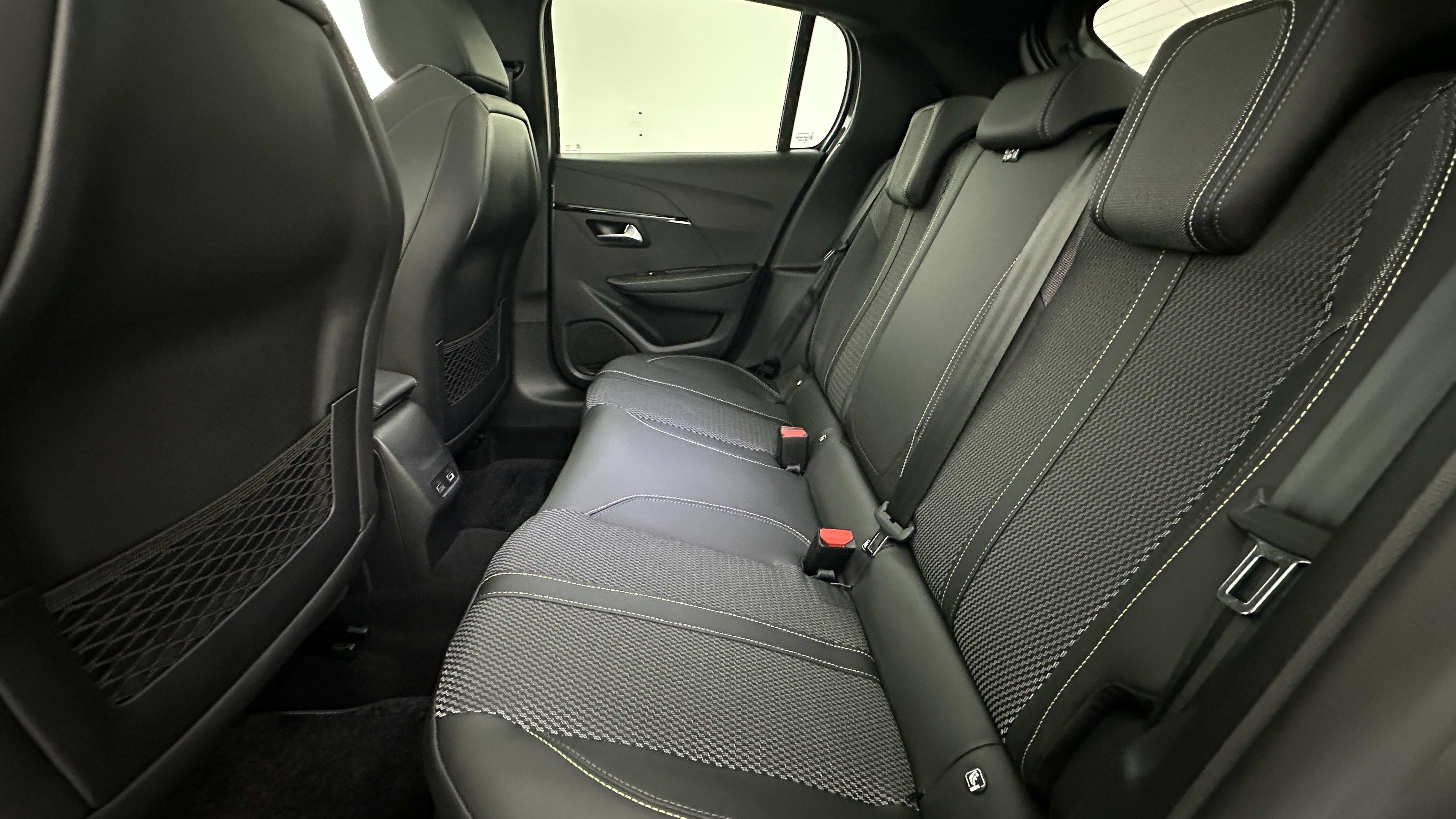 Peugeot 208 - Image 9