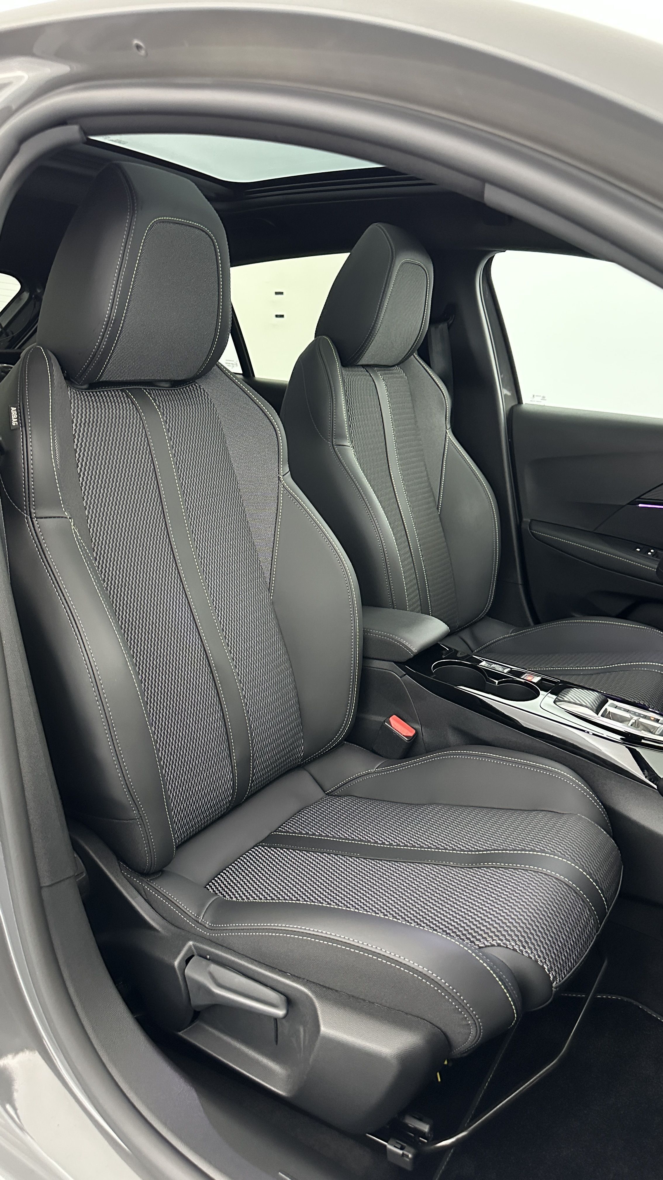 Peugeot 208 - Image 18