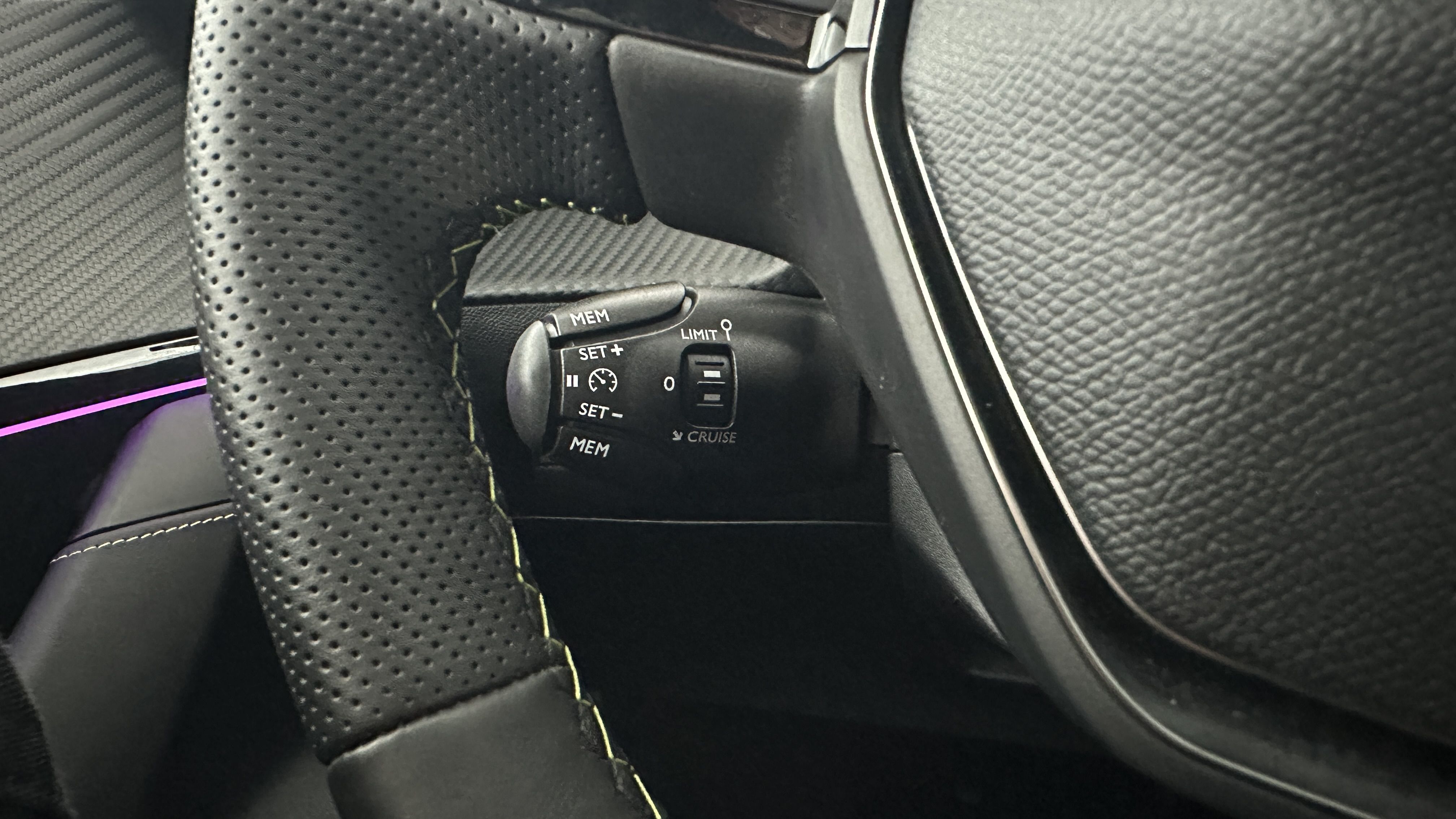 Peugeot 208 - Image 24