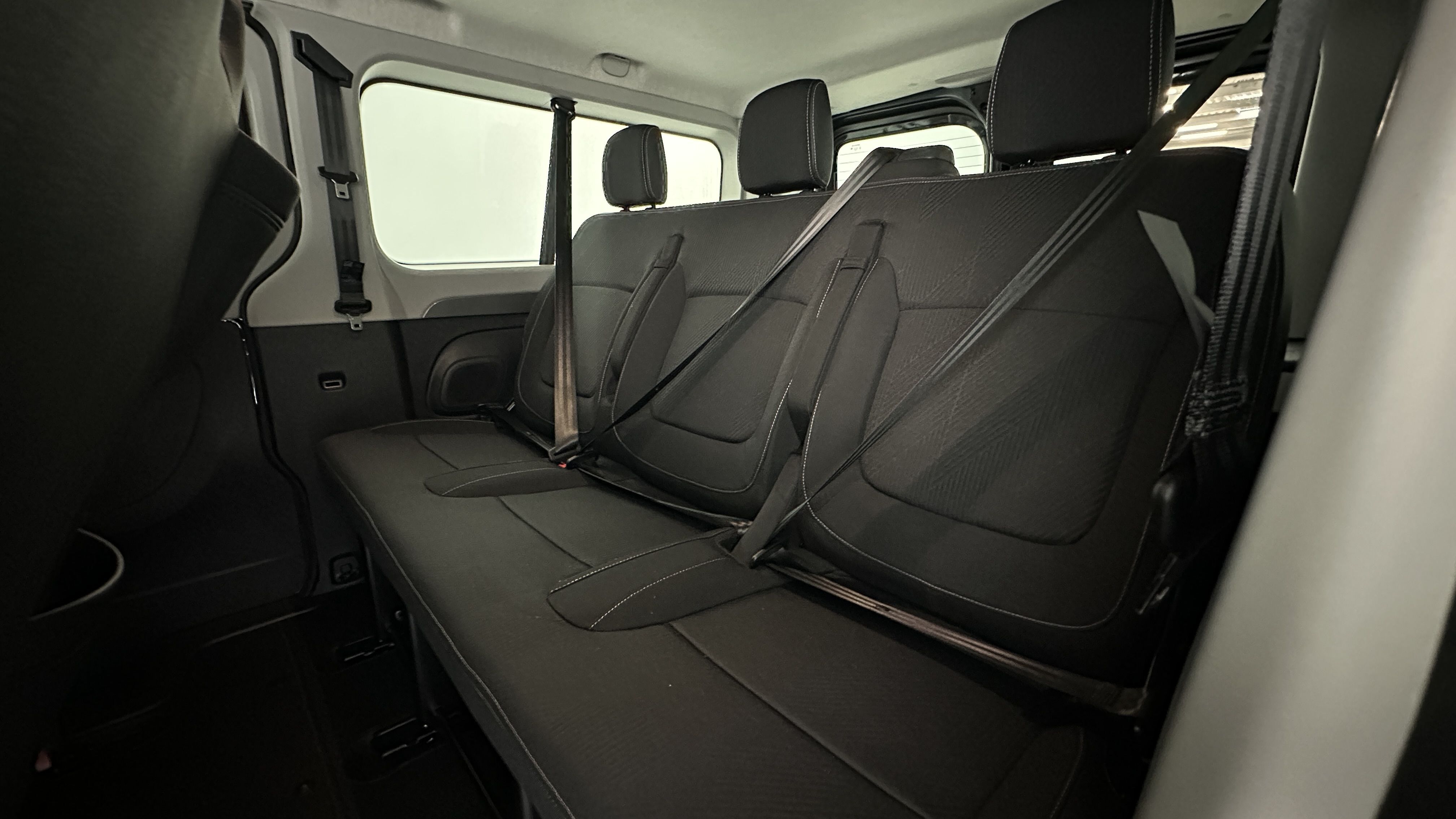 Renault Trucks TRAFIC COMBI - Image 9