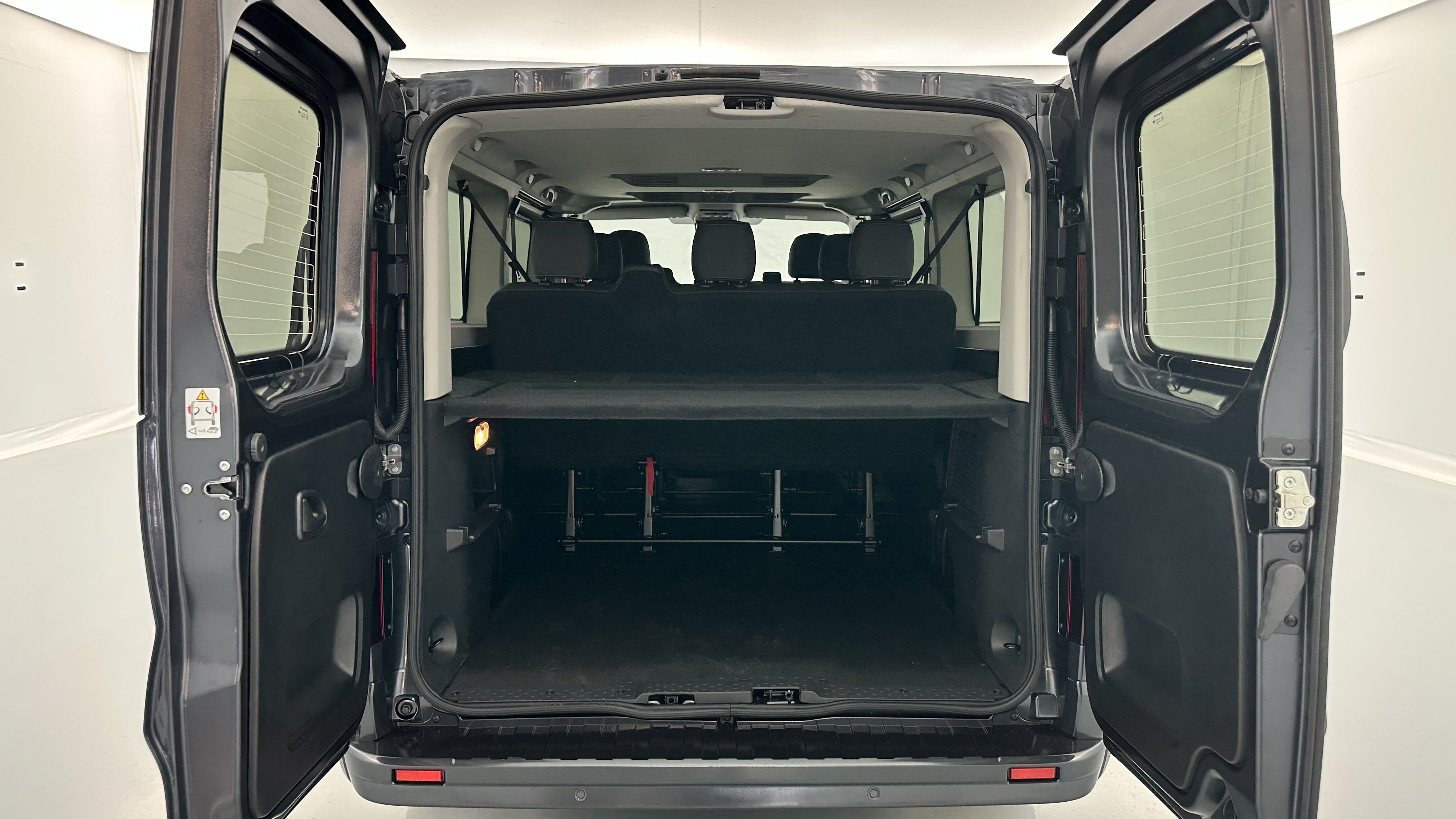 Renault Trucks TRAFIC COMBI - Image 10