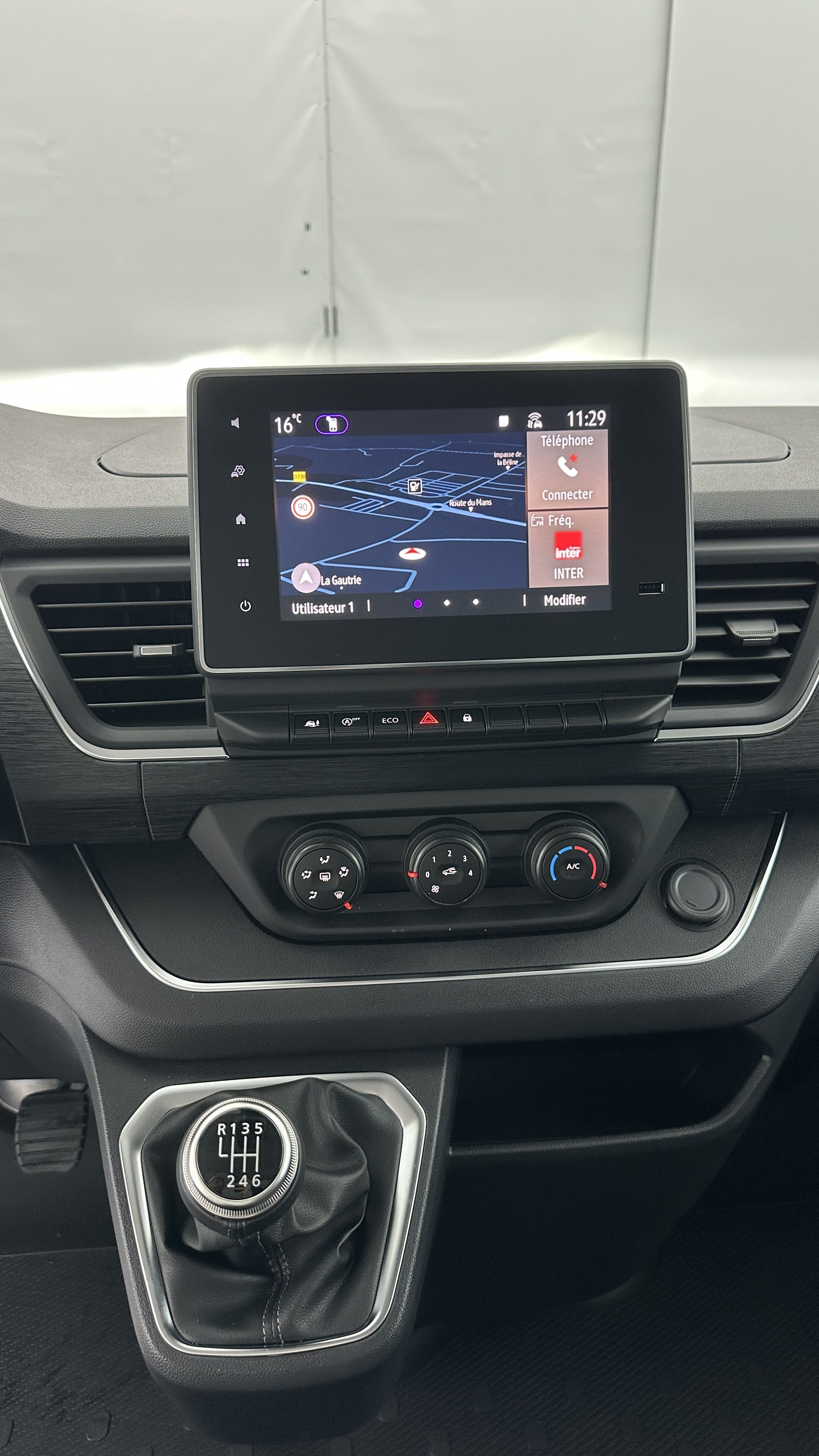 Renault Trafic - Image 9