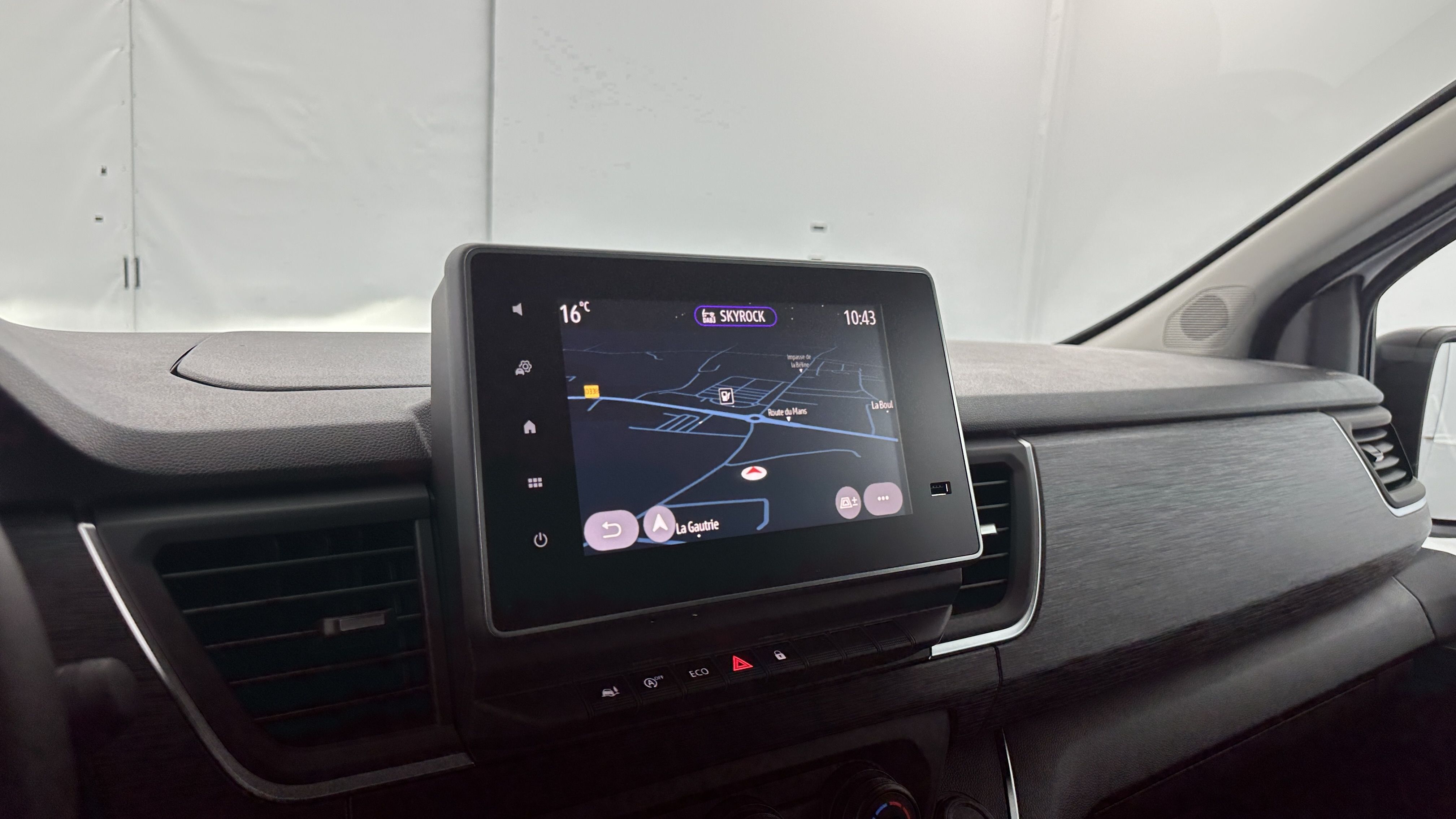 Renault Trafic - Image 11