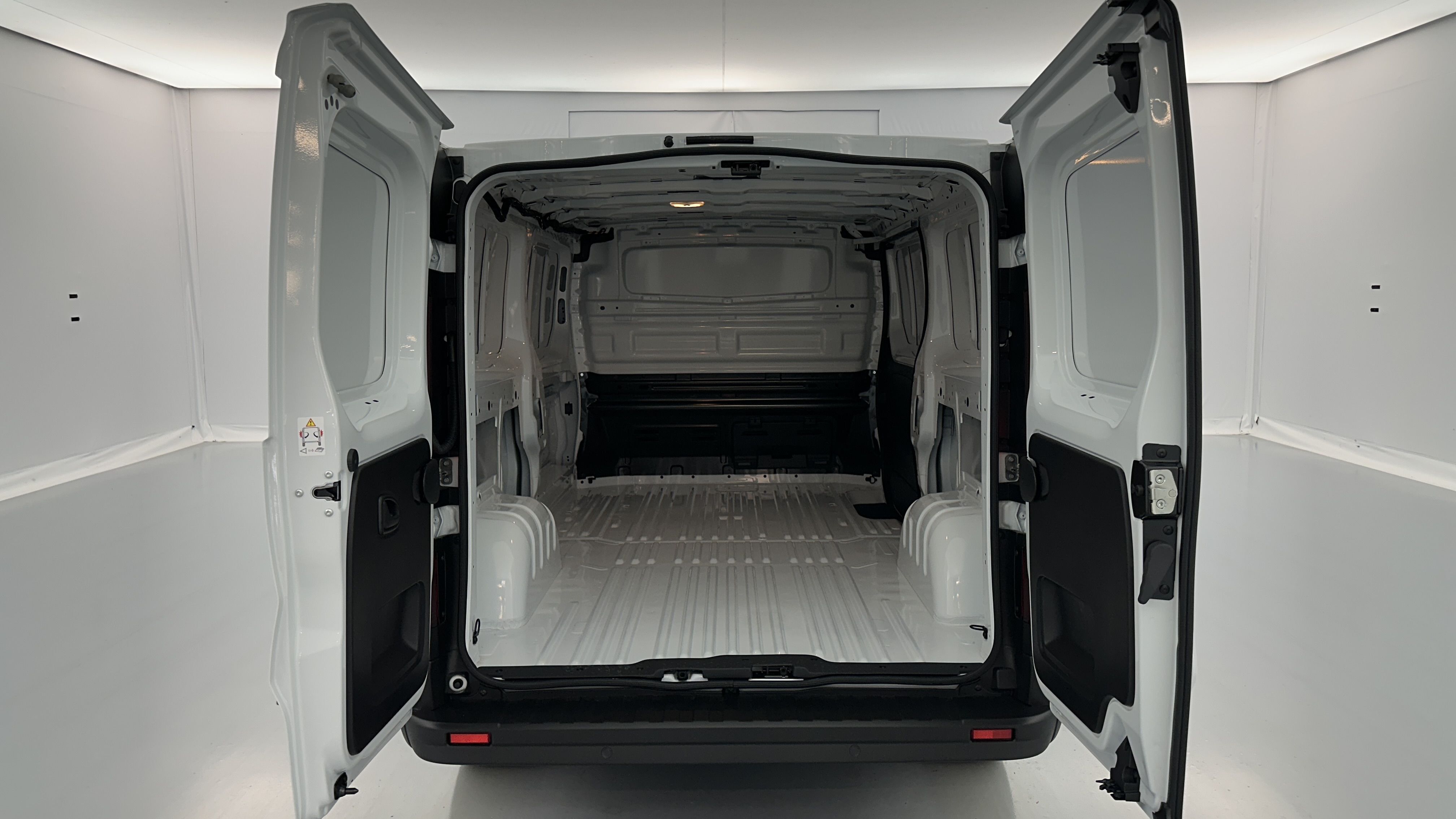 Renault Trafic - Image 18