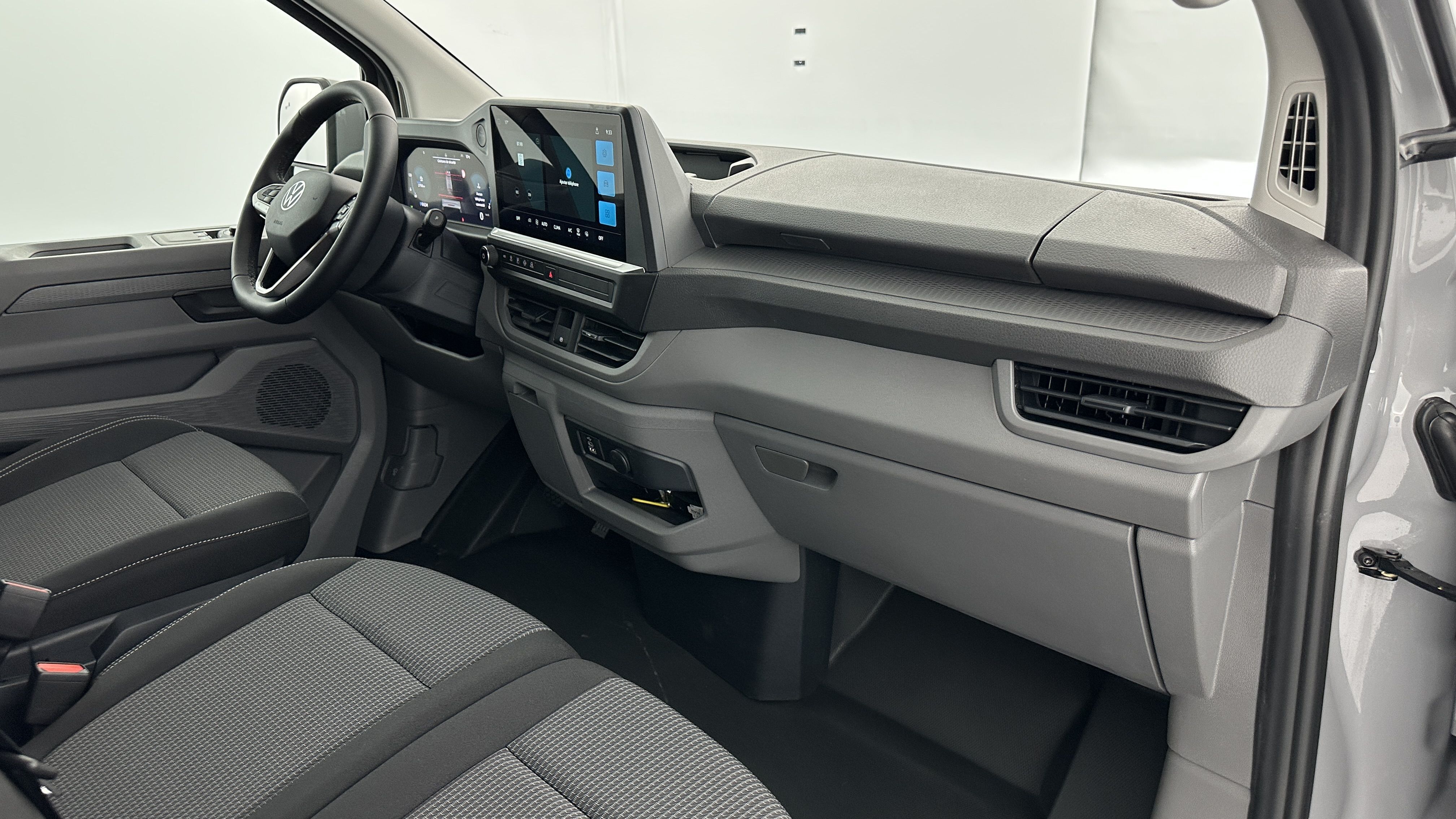 Volkswagen Transporter - Image 7