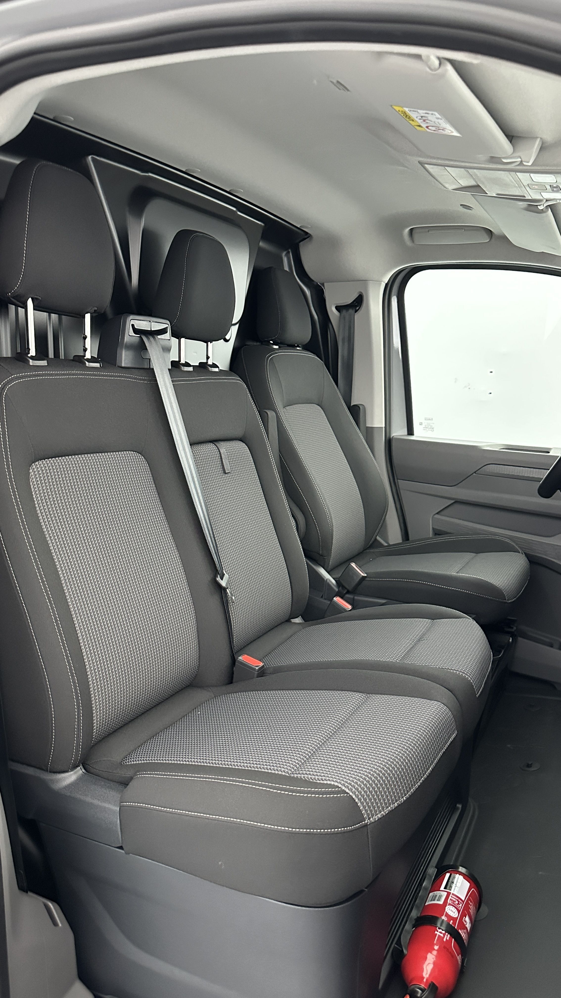 Volkswagen Transporter - Image 13