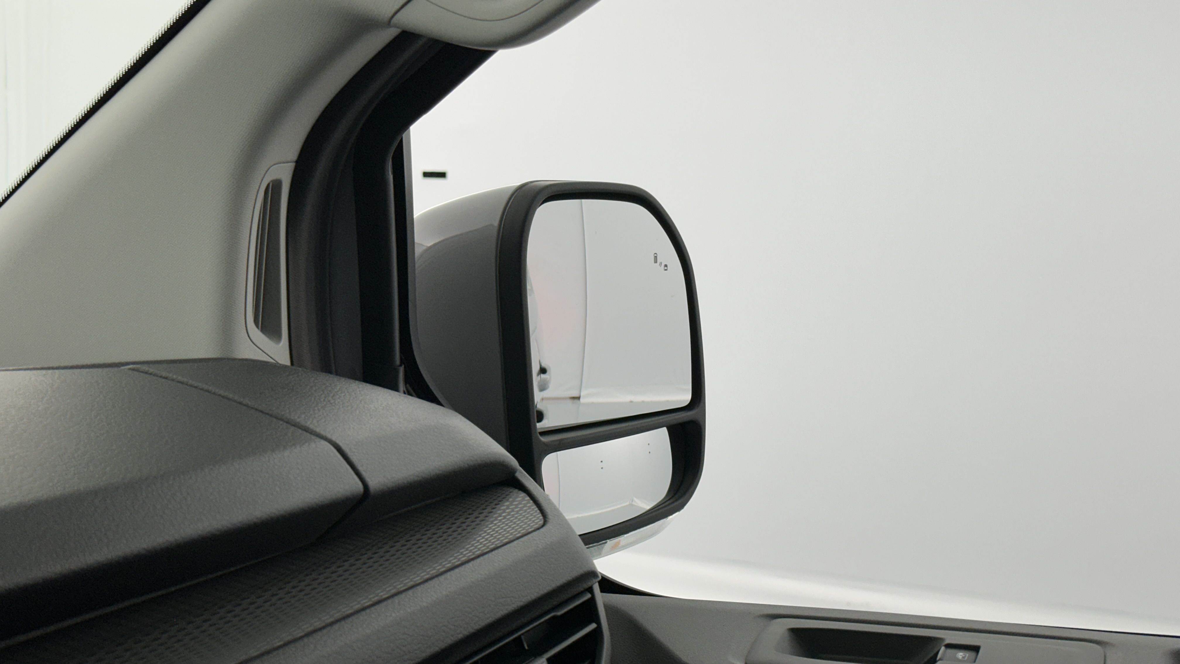 Volkswagen Transporter - Image 17