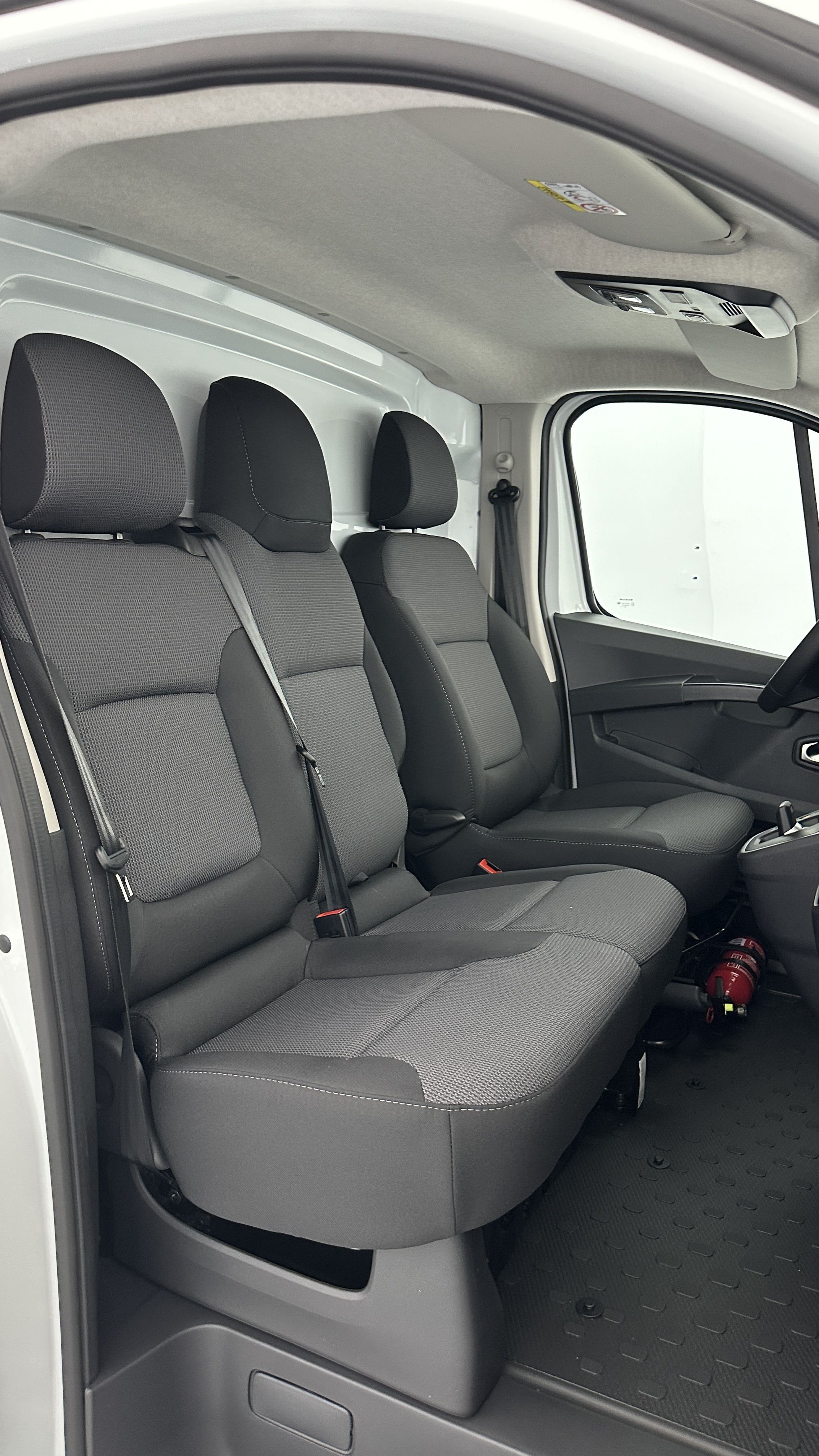 Renault Trafic - Image 8