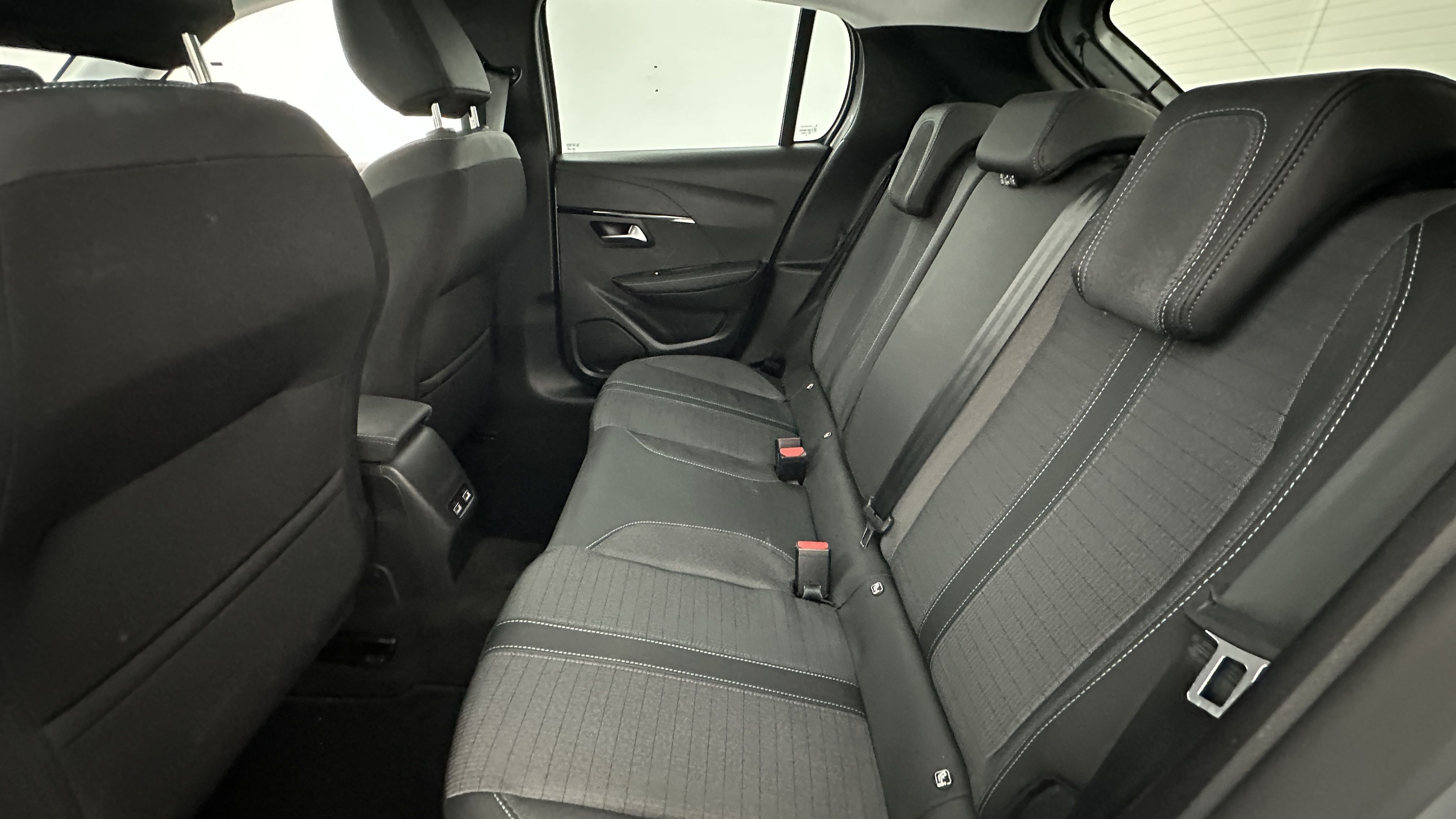 Peugeot 208 - Image 9