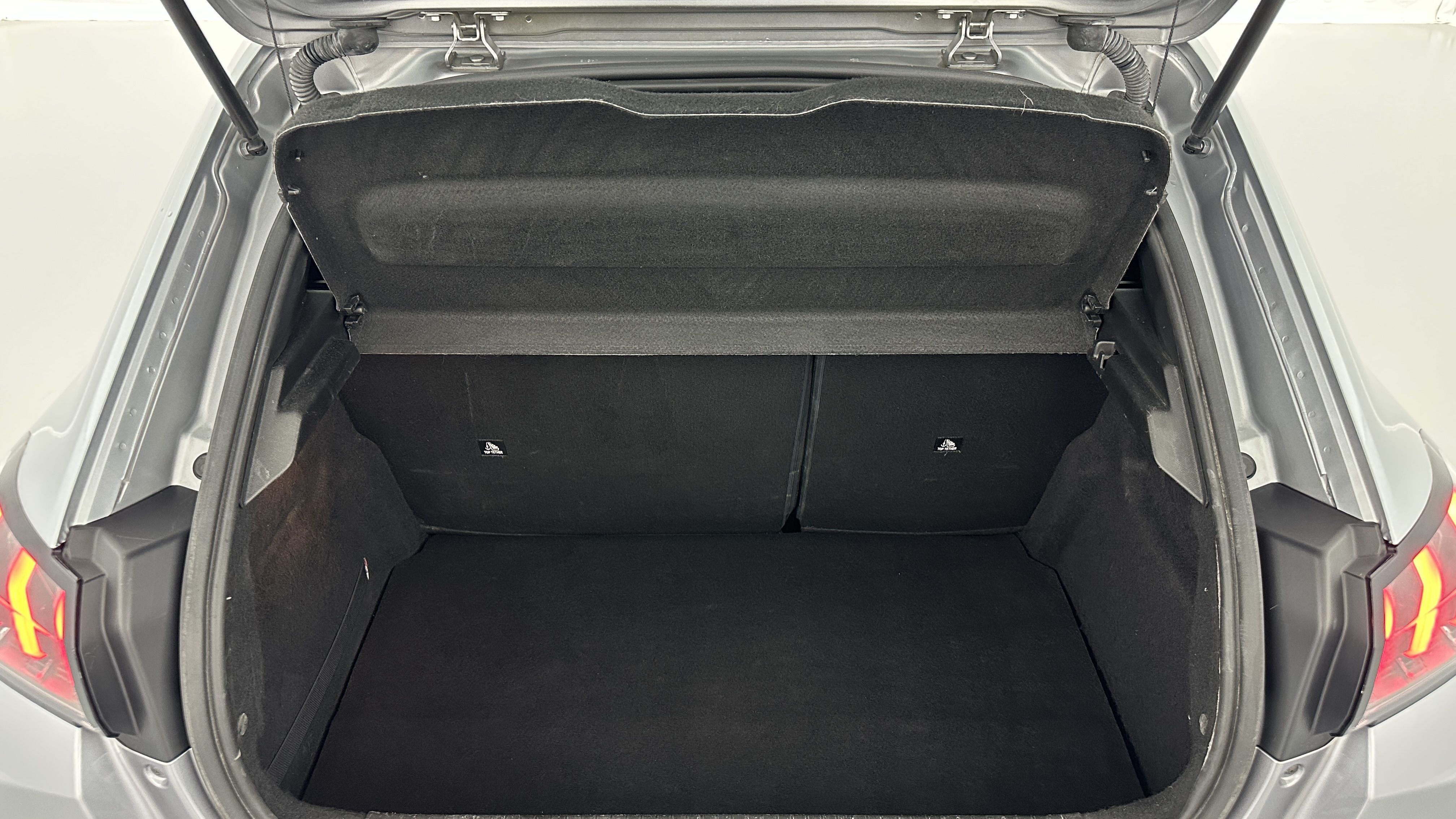 Peugeot 208 - Image 10