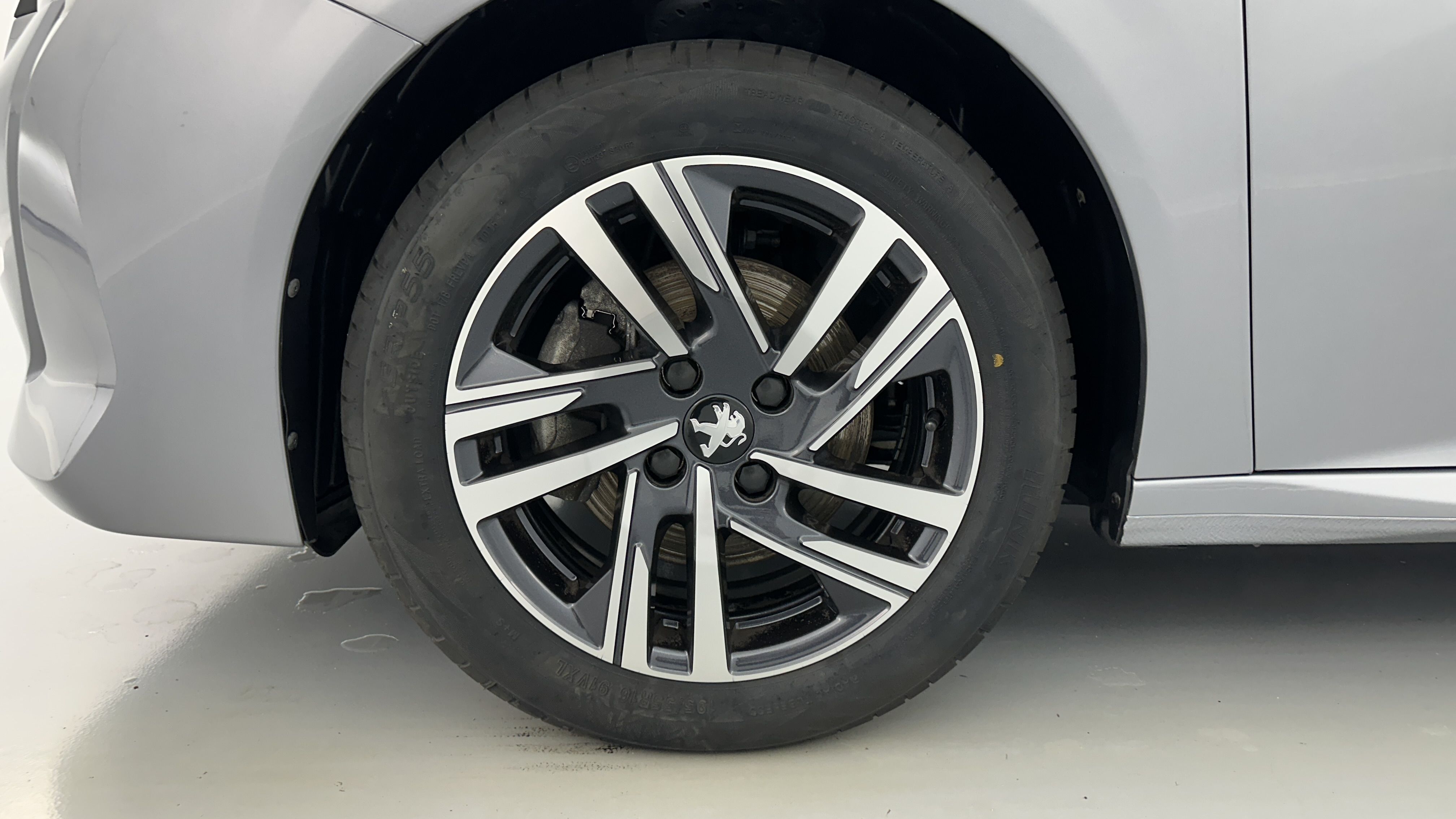 Peugeot 208 - Image 11