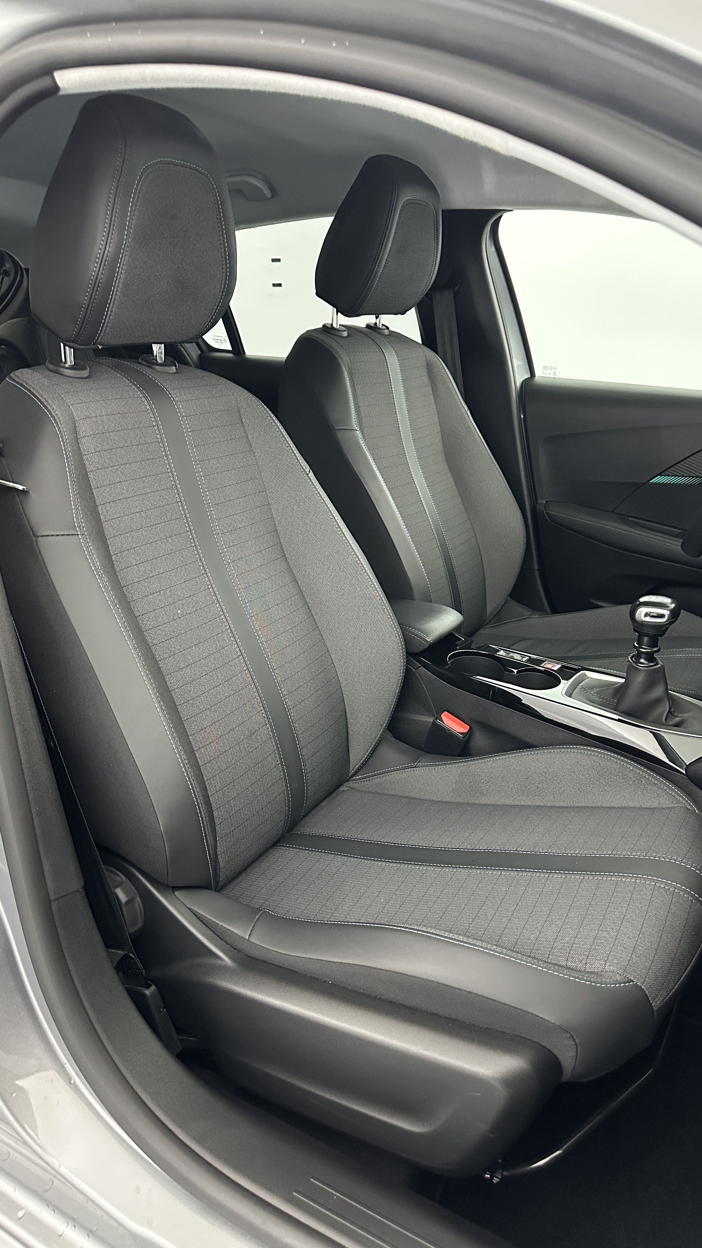 Peugeot 208 - Image 17