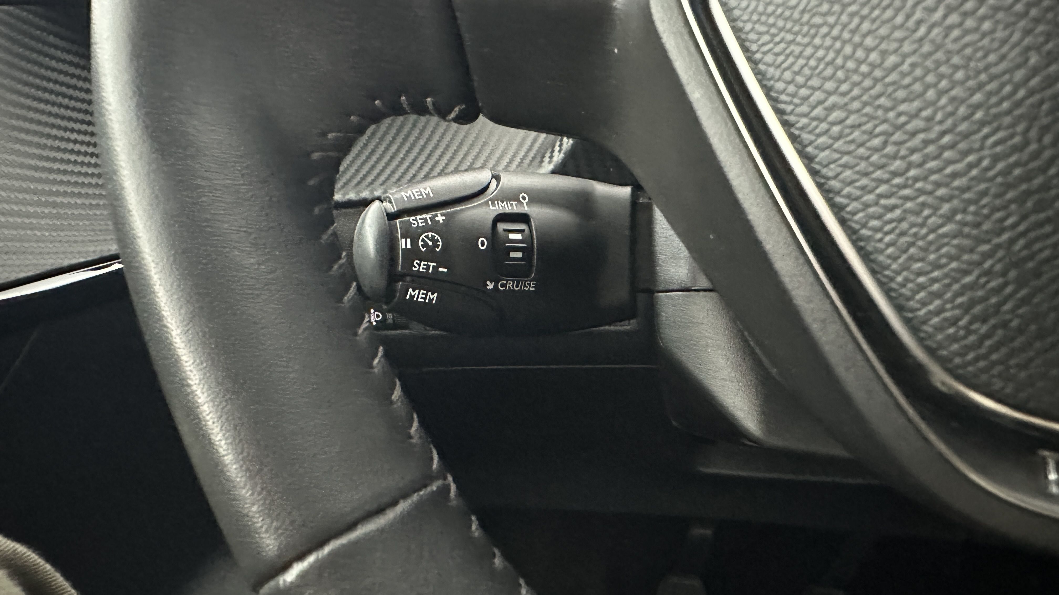 Peugeot 208 - Image 21