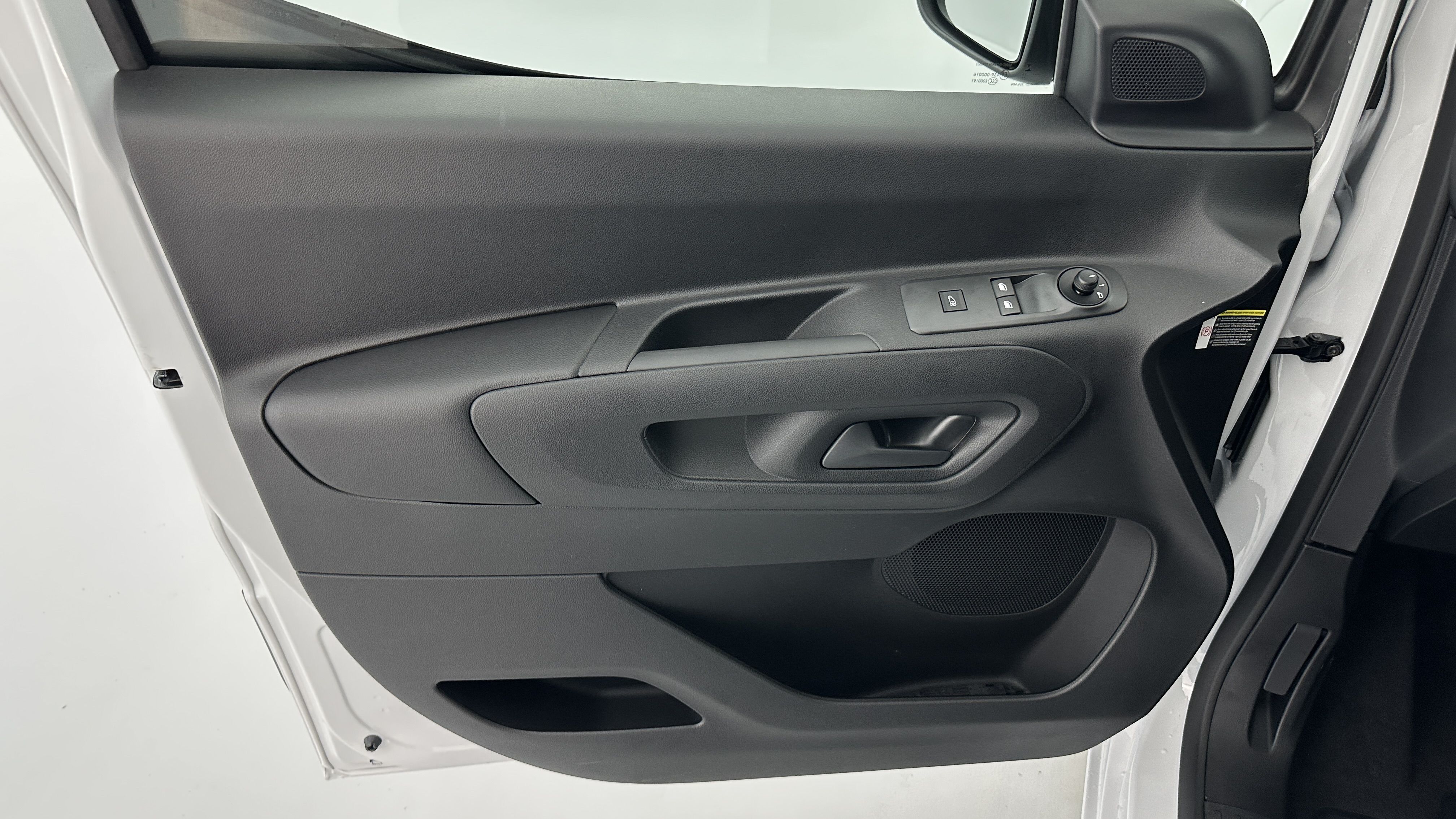 Peugeot e-Partner - Image 11