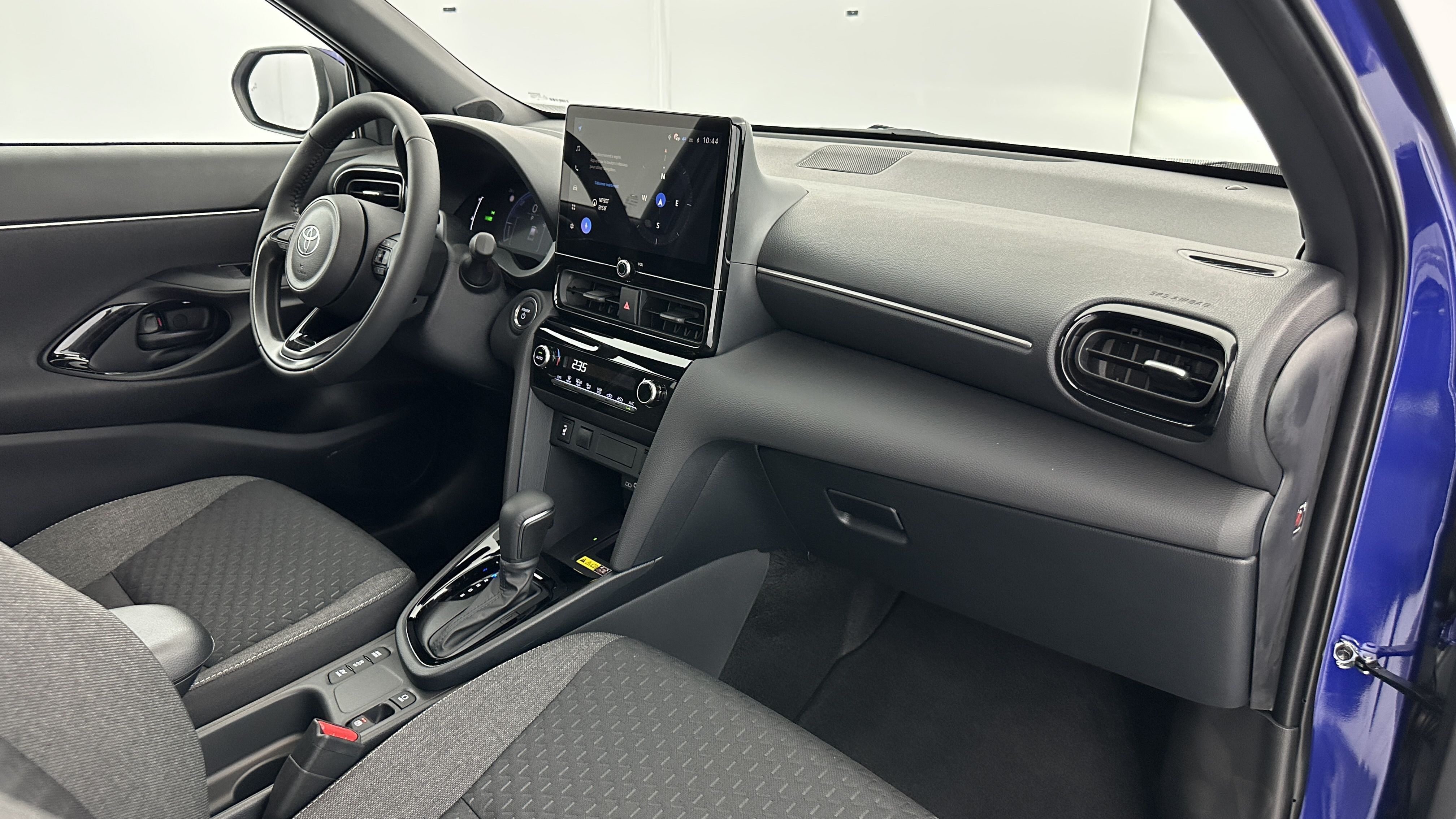 TOYOTA Yaris Cross Hybride — photo 8