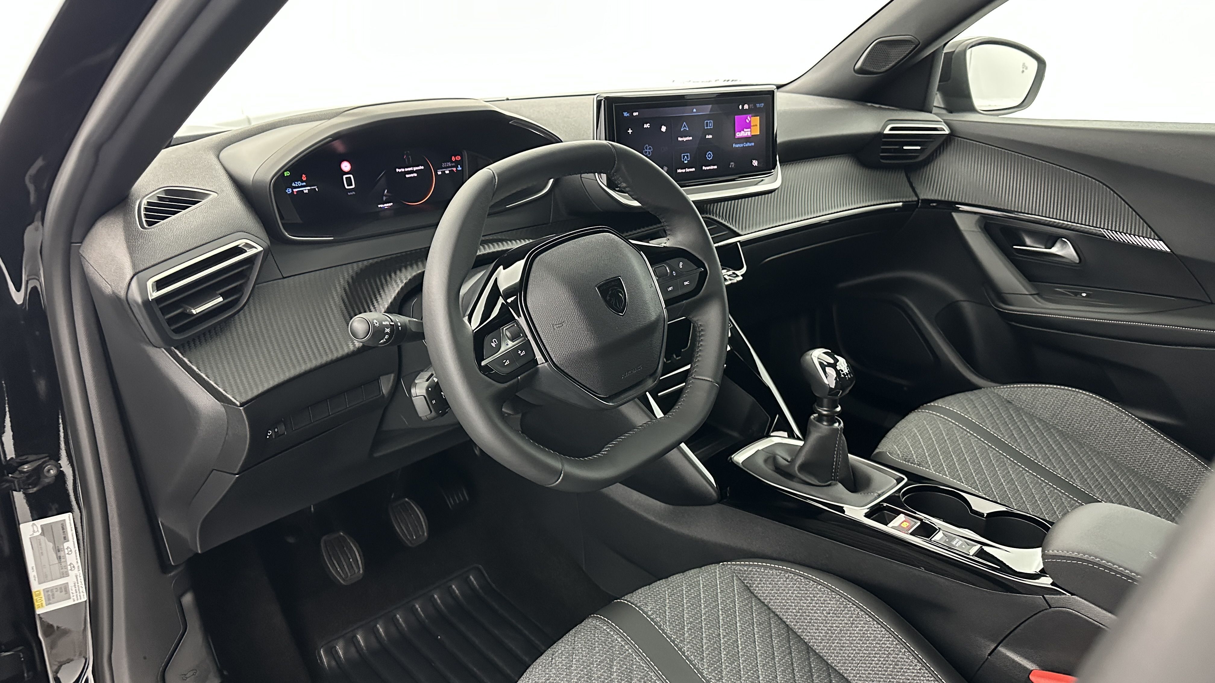 PEUGEOT 2008 — photo 6