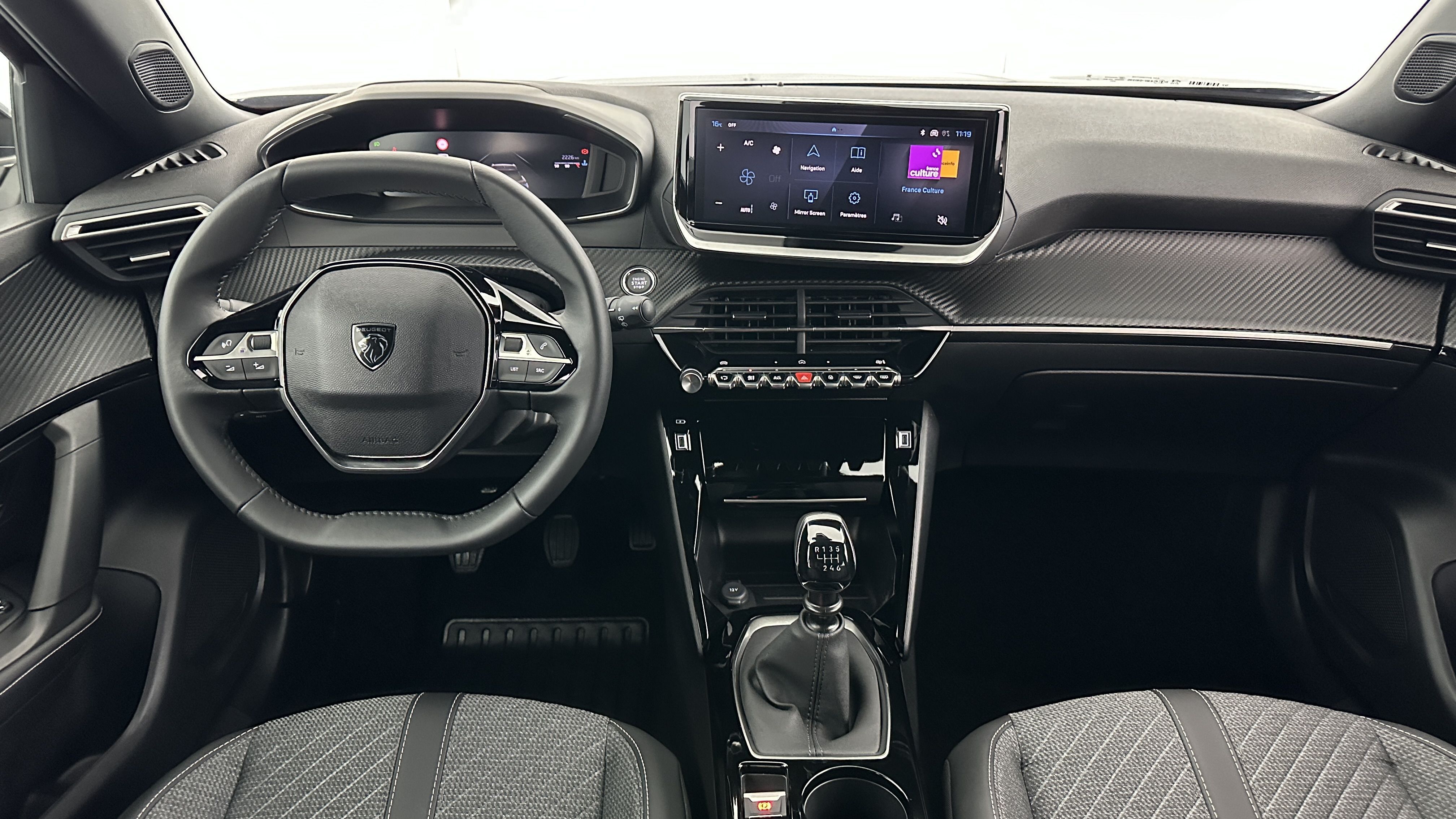 PEUGEOT 2008 — photo 7