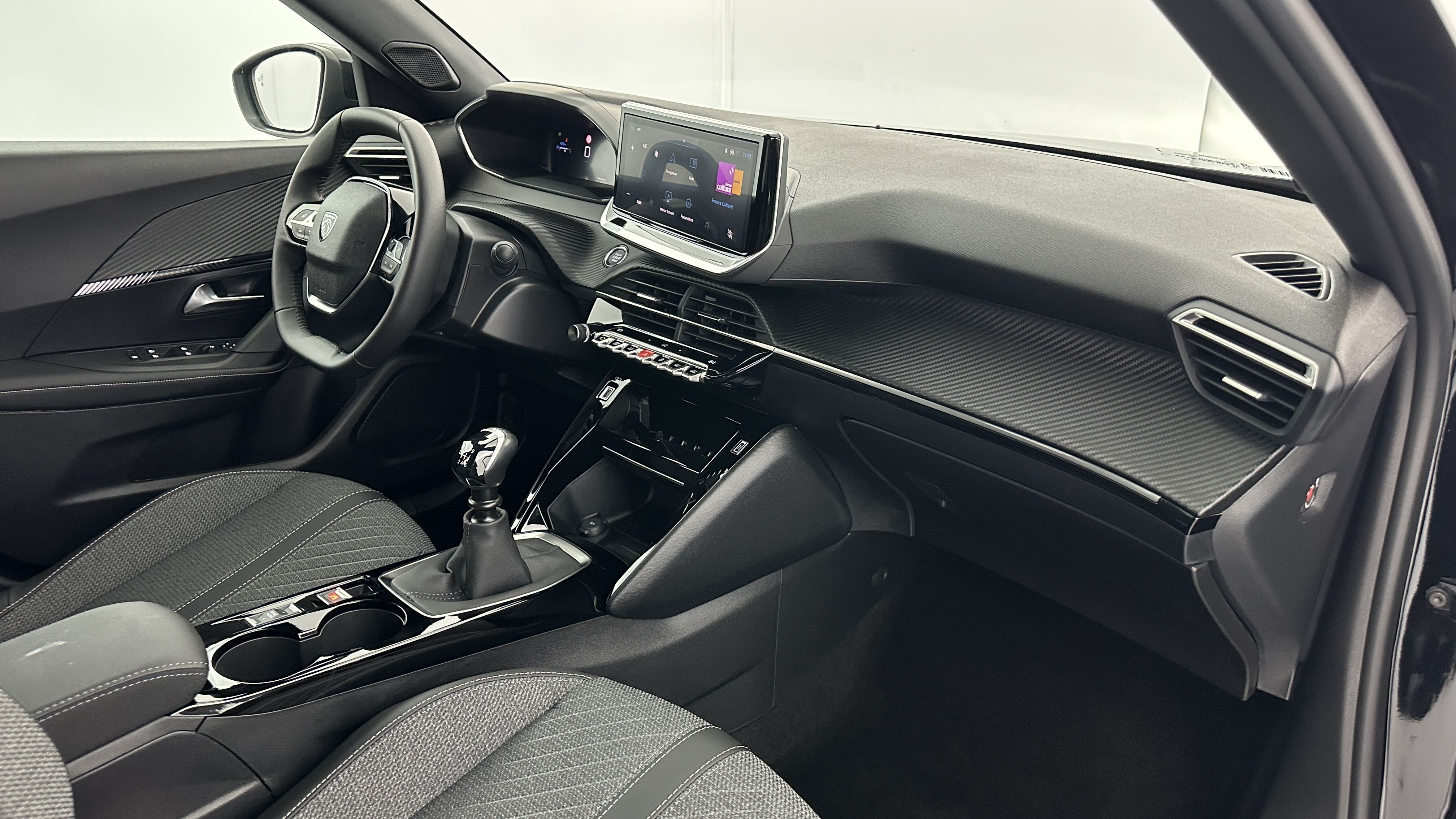 PEUGEOT 2008 — photo 8
