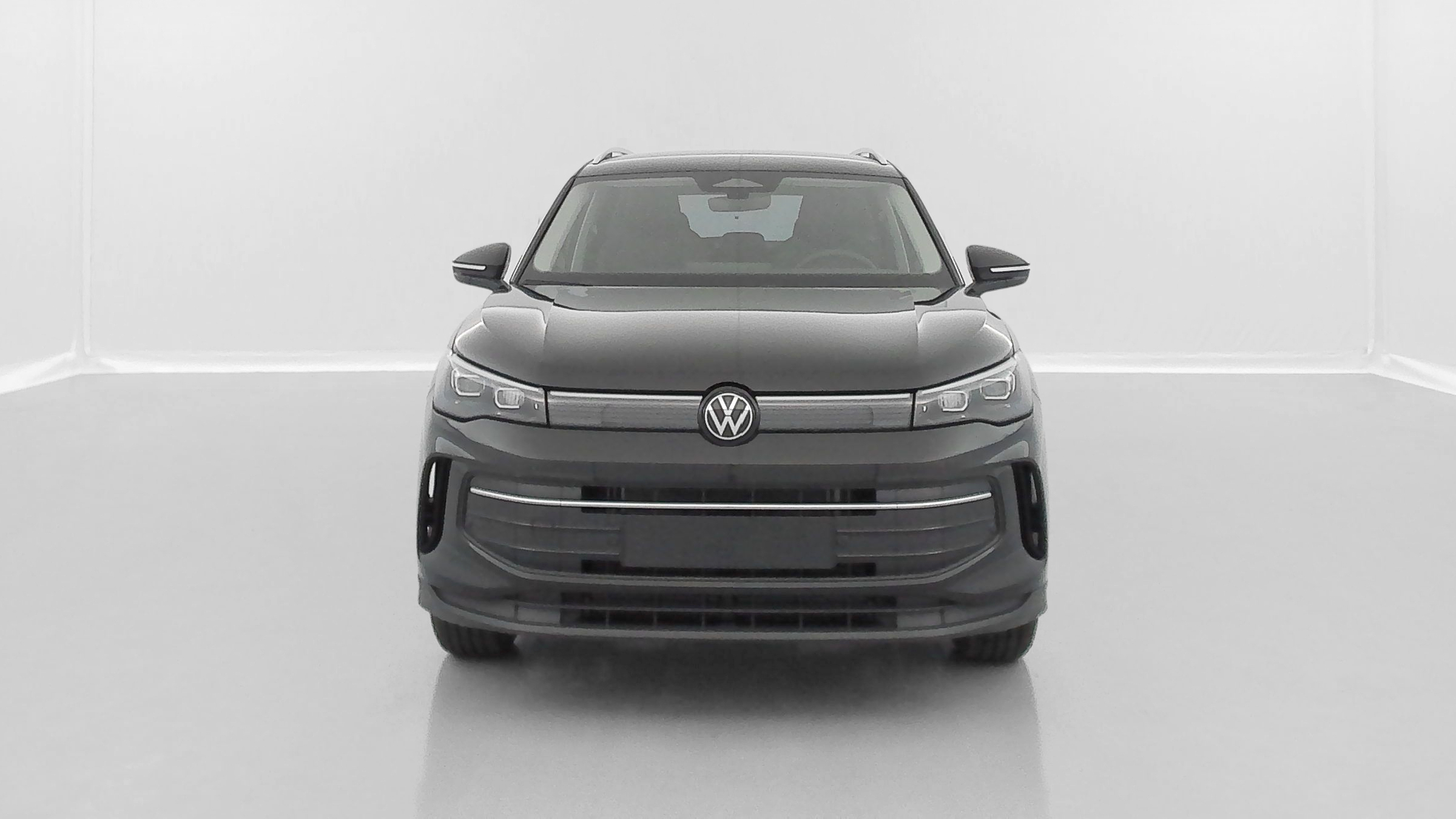 VOLKSWAGEN Tiguan — photo 2
