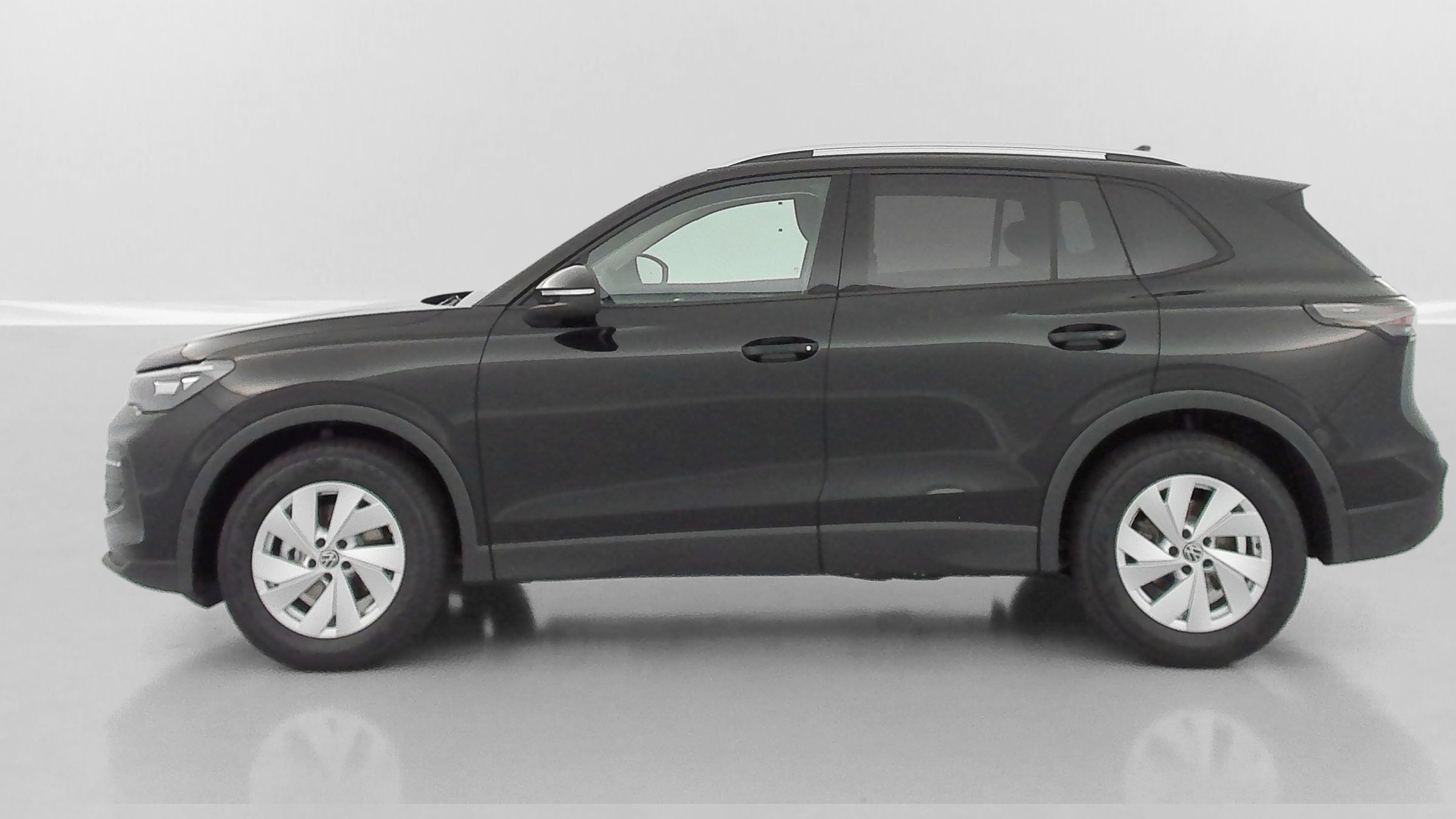 VOLKSWAGEN Tiguan — photo 4