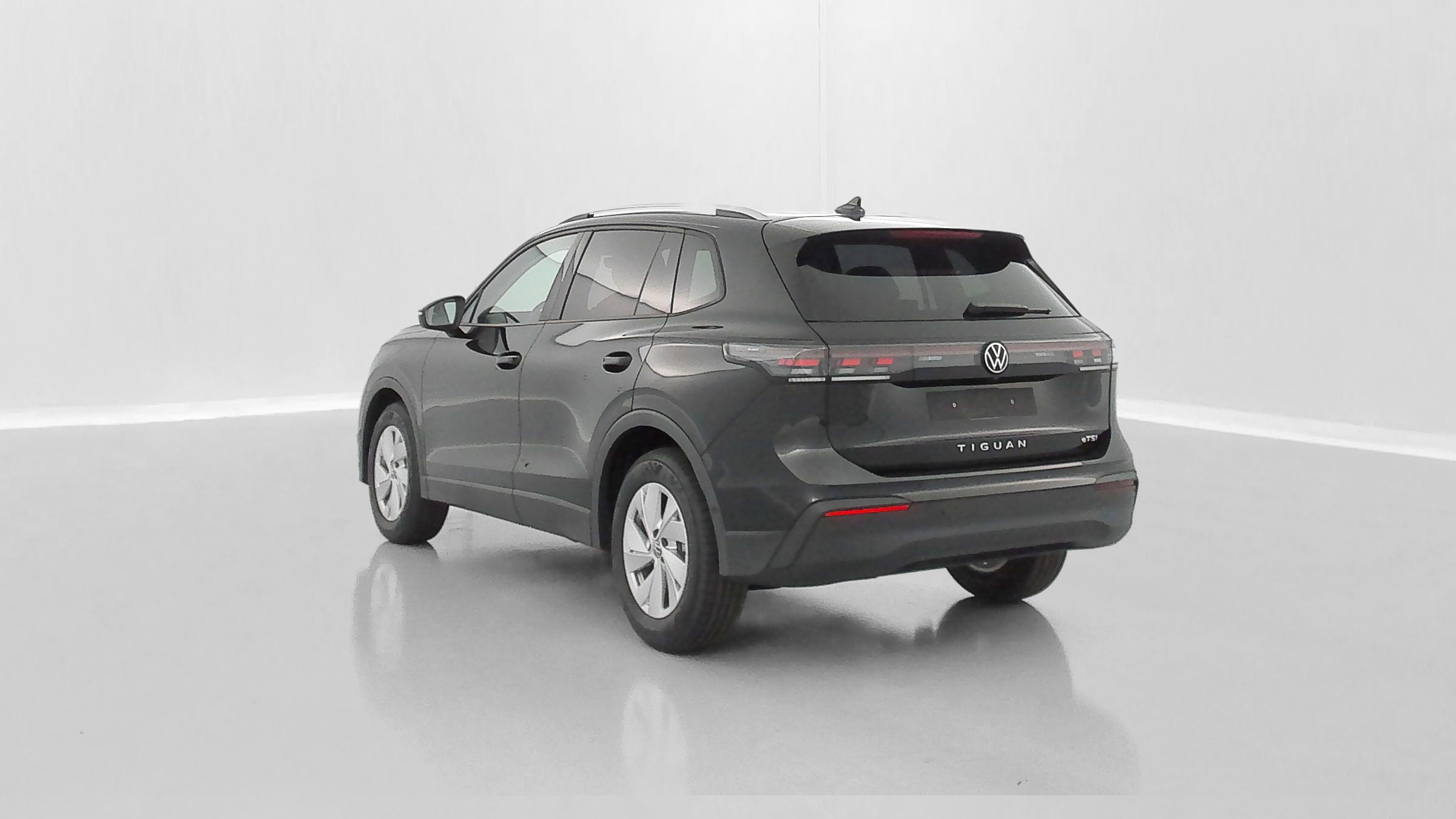 VOLKSWAGEN Tiguan — photo 5