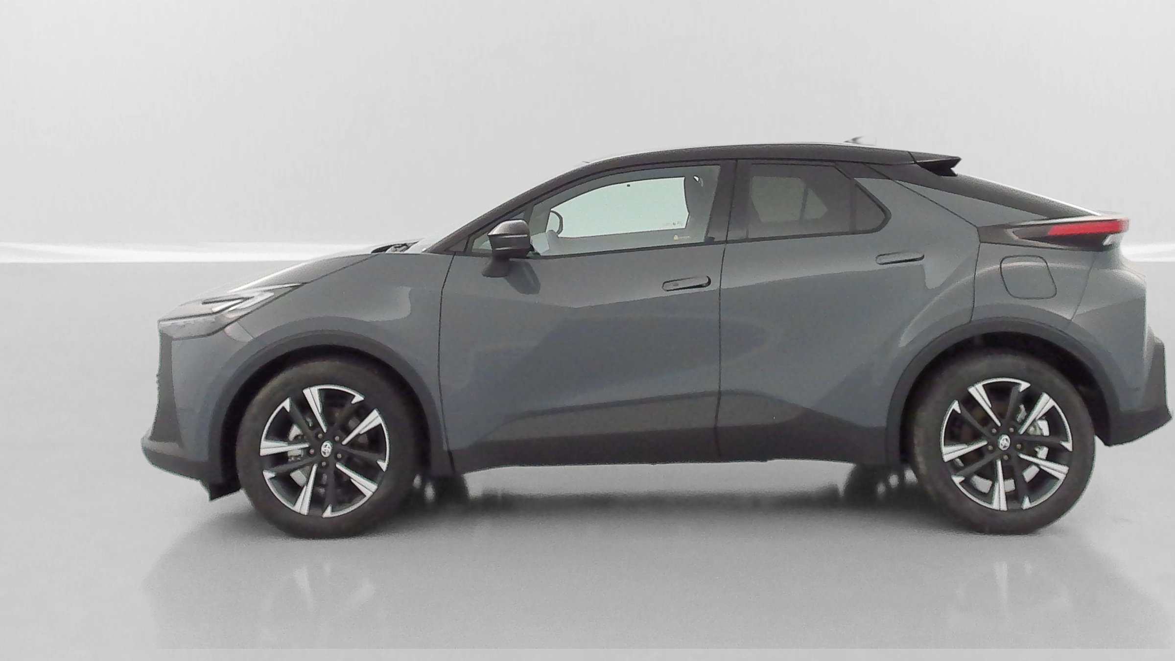 TOYOTA C-HR — photo 4