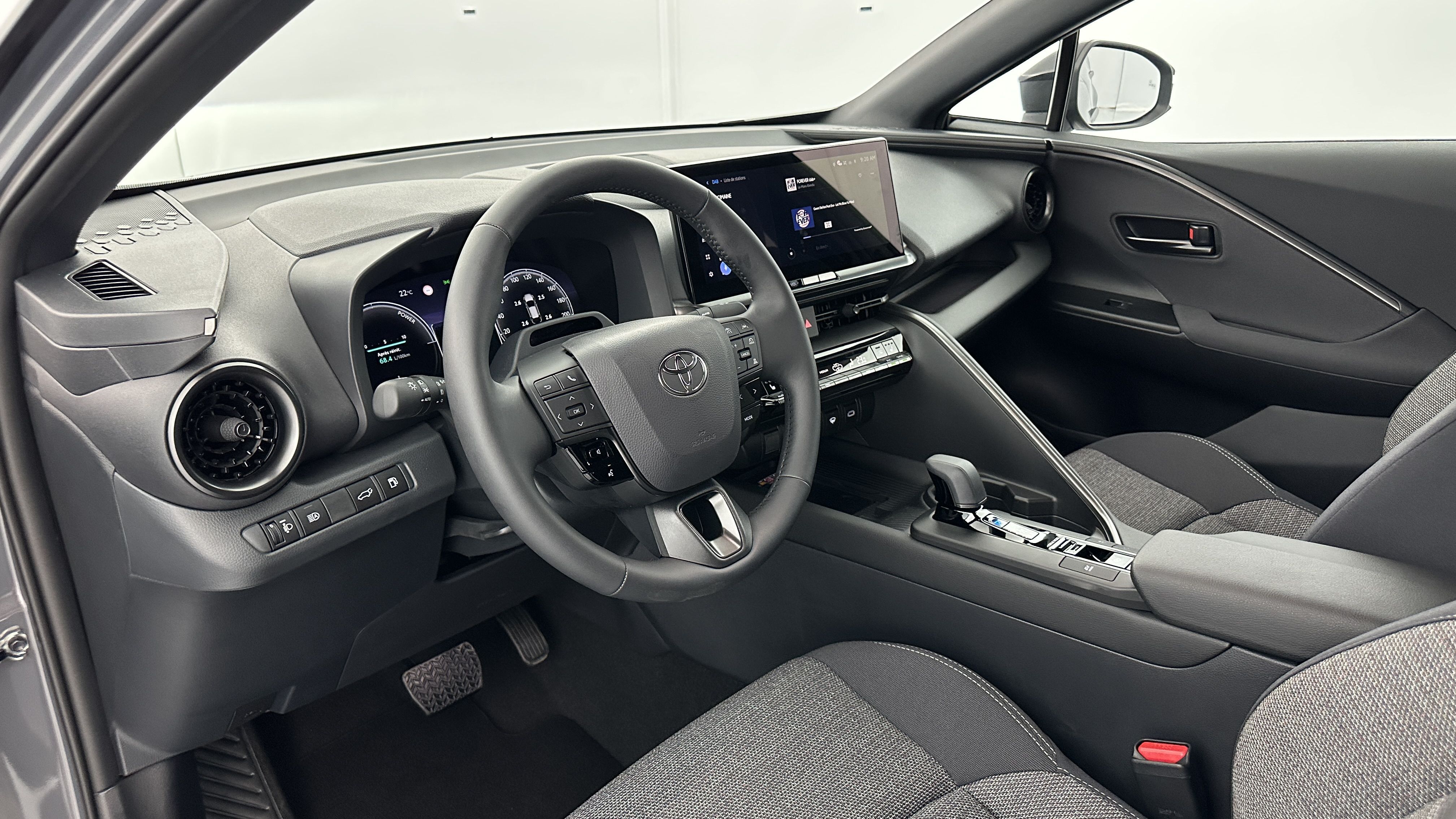 TOYOTA C-HR — photo 6