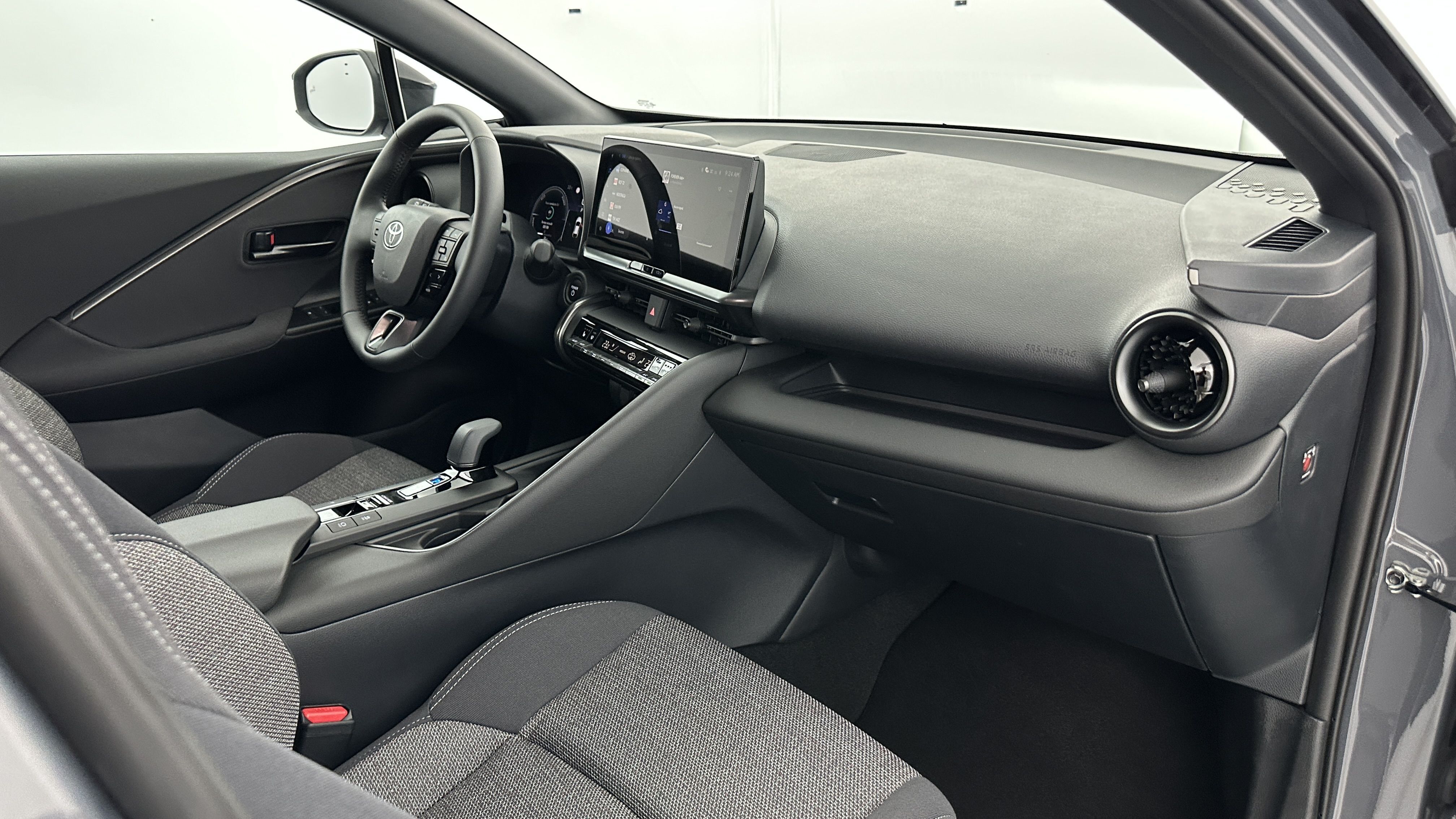 TOYOTA C-HR — photo 8